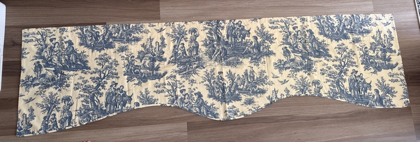 Waverly Country Life Toile Blue And Cream Scalloped Lined Window Valance