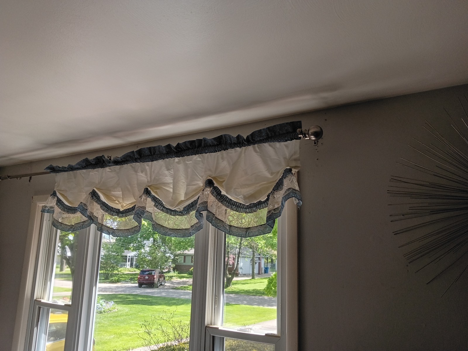 JCPenney Vintage Ivory Window Valance Gathered Blue Floral Lace Cottage Country