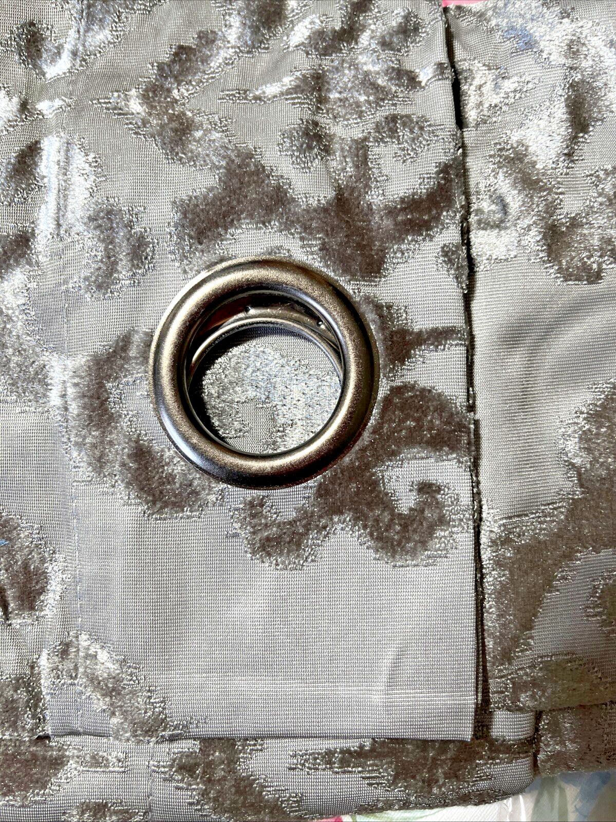 Sunsmart Total Blackout Jacquard Damask, Grommet Curtain Mirage, Gray 50″x95″NEW