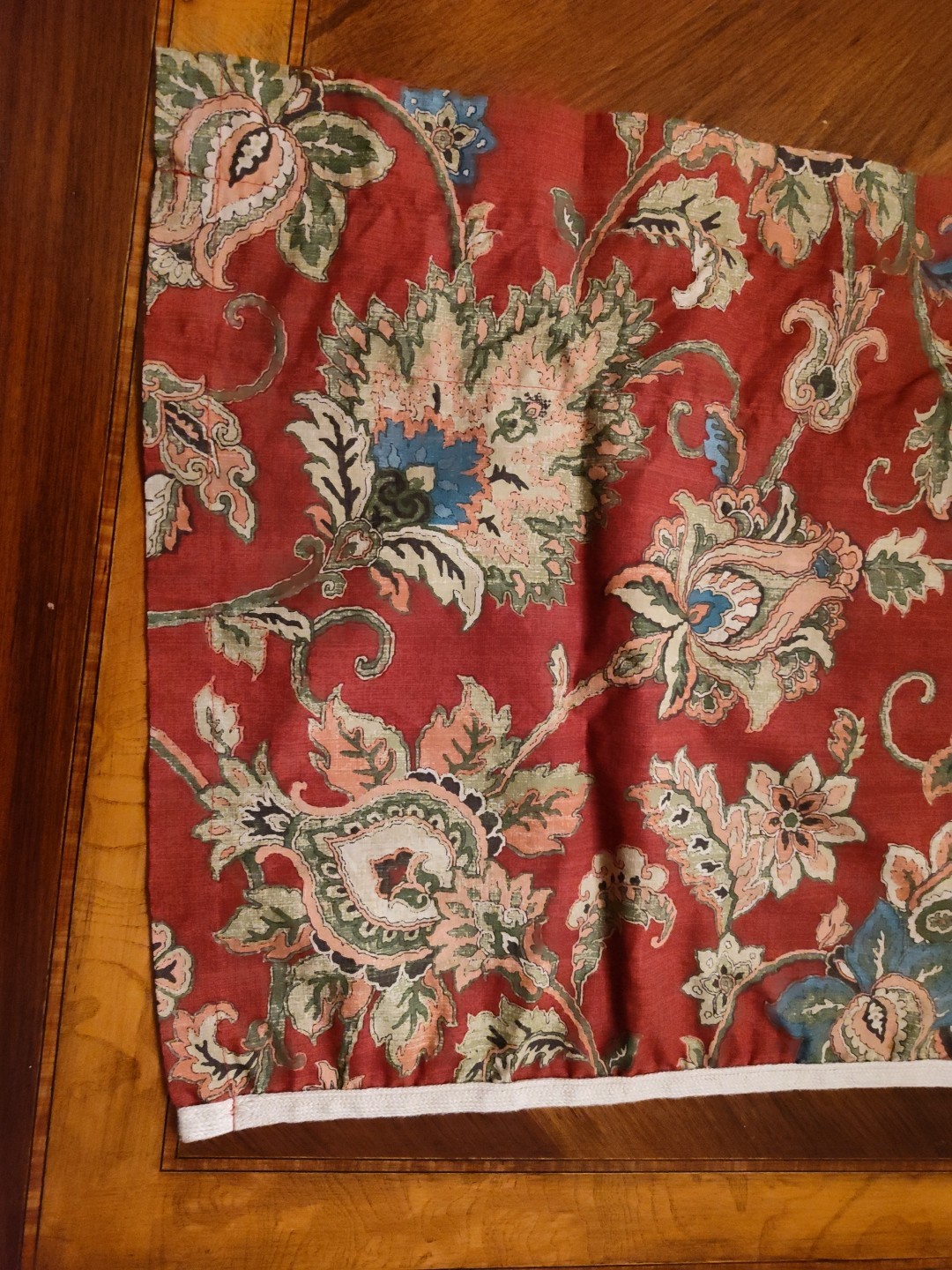 Ralph Lauren Chaps Annabelle Valance Curtain Red Floral 76″ x 18″ Tan Woven Trim