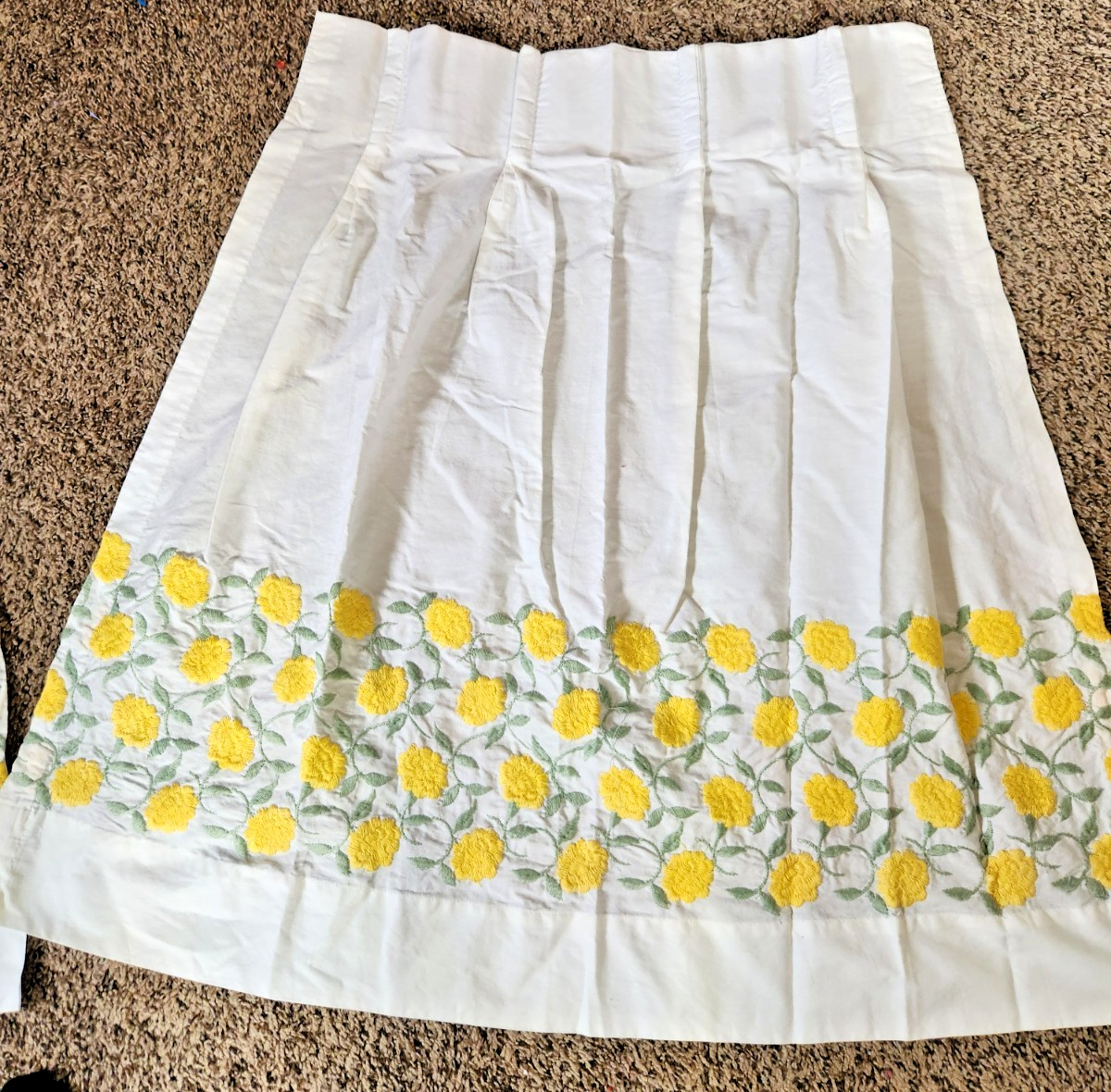 UNBRANDED PAIR OF GRANDMACORE COTTAGECORE CURTIANS 28″ EMBROIDERED FLOWERS