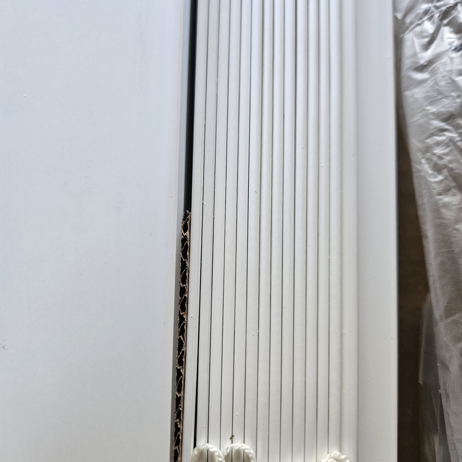 2 ” NORMAN FAUX WOOD CORDLESS WHITE BLINDS 58 3/4 X 59