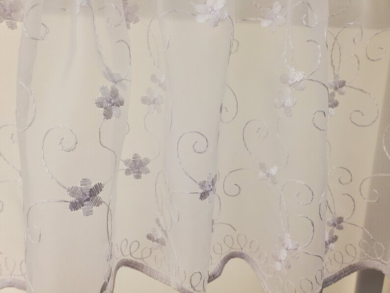 New VINTAGE Daisy Embroidered Sheer Voile Scalloped Valance Rod Pocket White