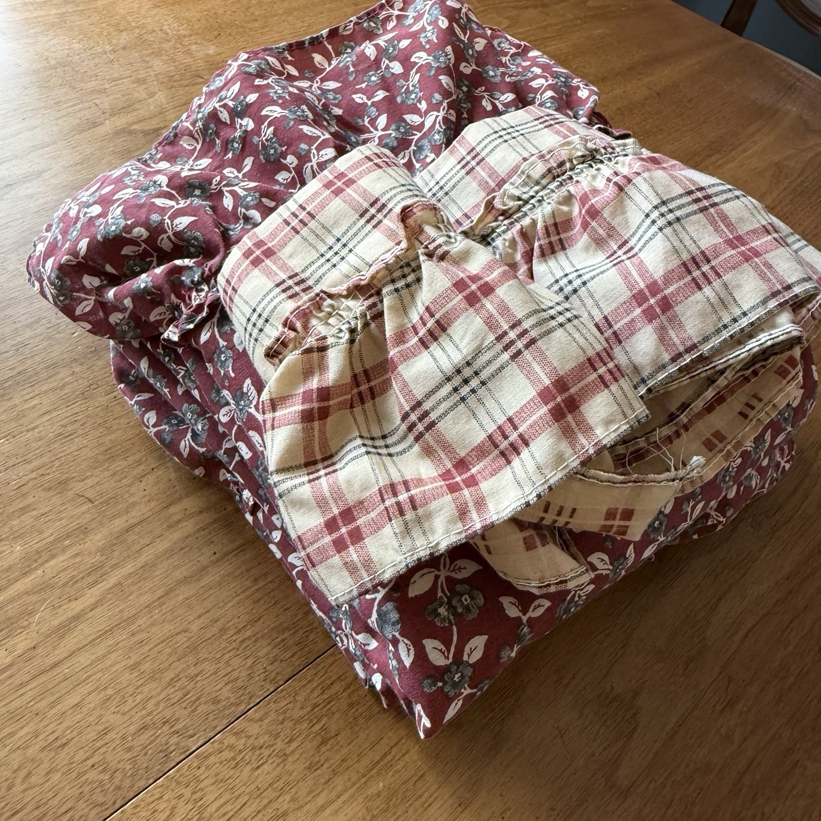 Vtg SET 3 Ruffled Priscilla Curtains & Tieback Grey Floral Tattersall Plaid 78”L