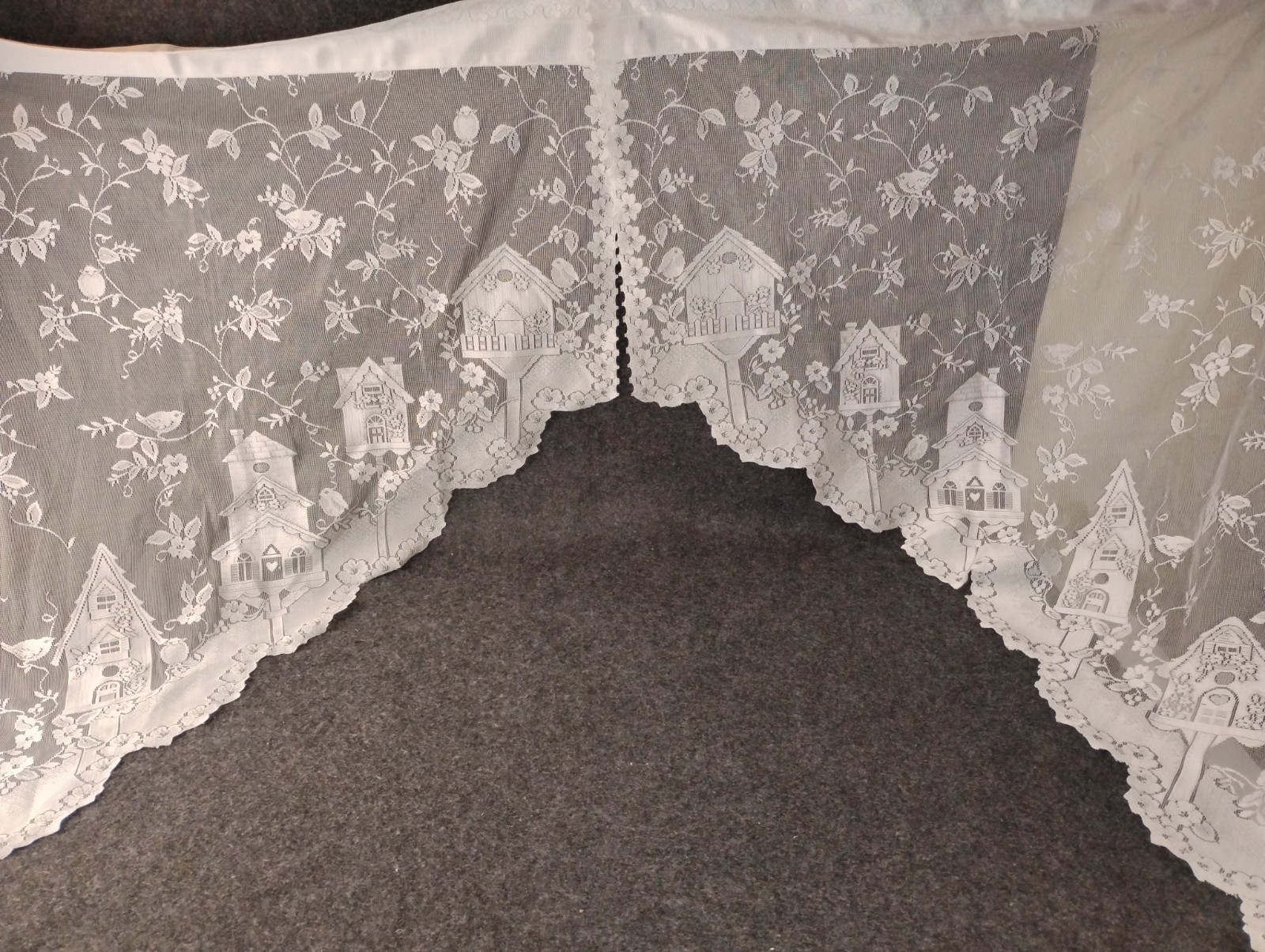 Pair White Floral Lace Triangle Valance Swag Sheer Bird House Birds Floral 28×36