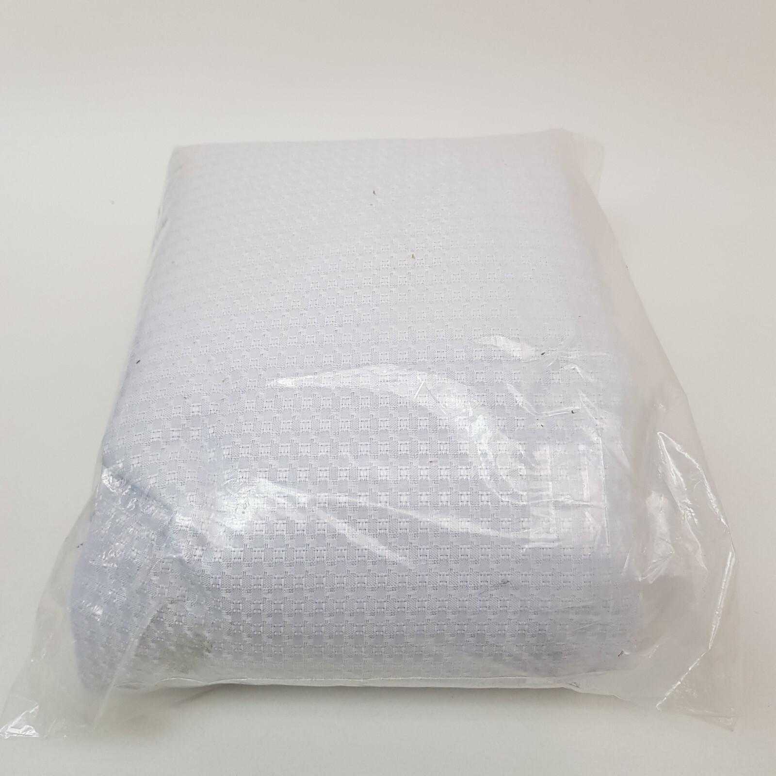 Sun Zero Blackout White Array Woven Dobby Draft Fleece 1 Panel Grommet 84″X 50″