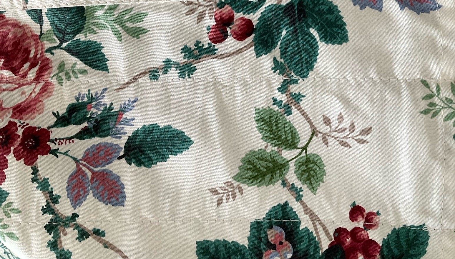Unbranded VINTAGE Floral/Grapes Curtain/Valance 80 X 16 Beautiful Pre-own