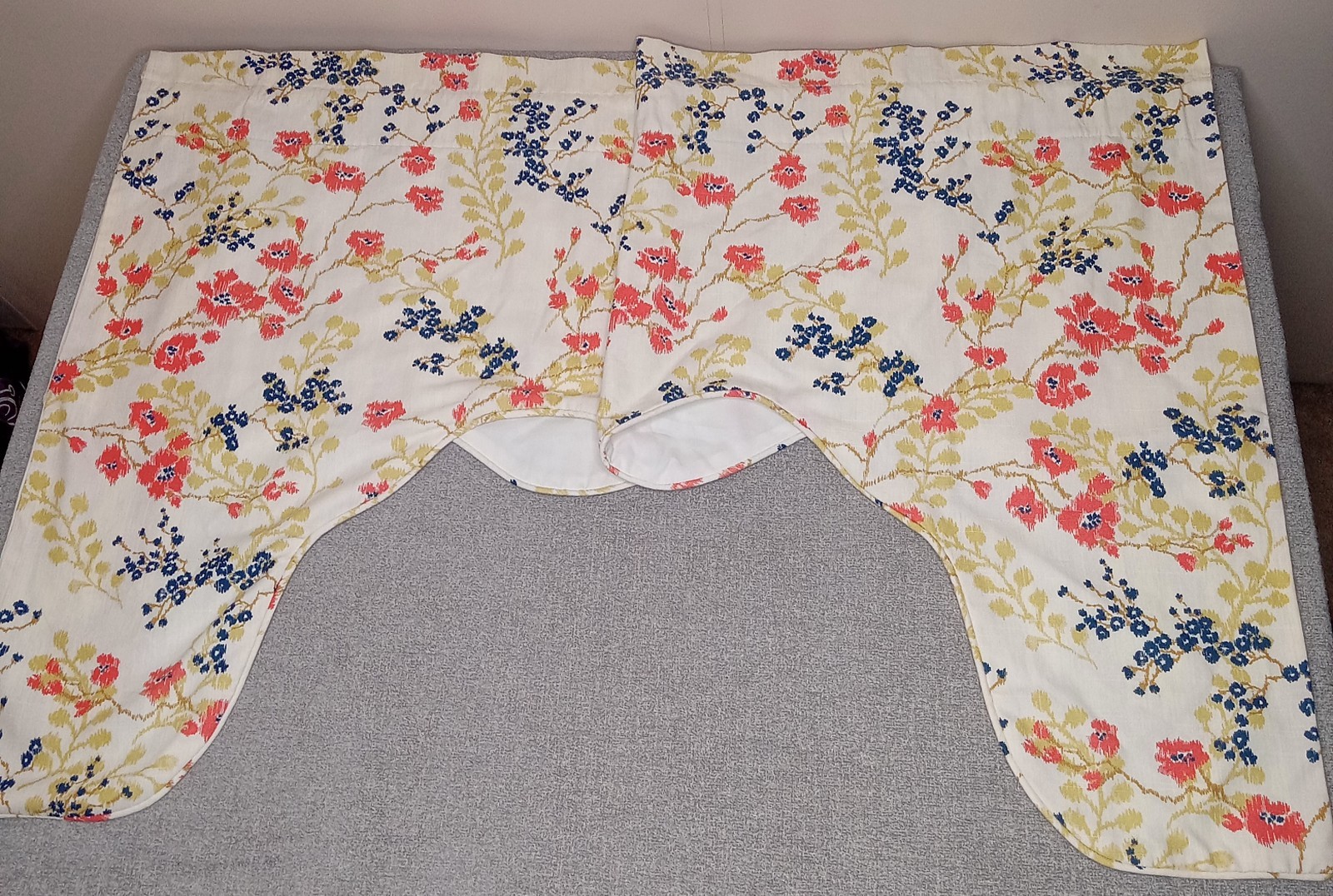 County Curtains Ivory Scalloped Floral Ikat Valence (2) Pair 48″W x 33″L Cotton