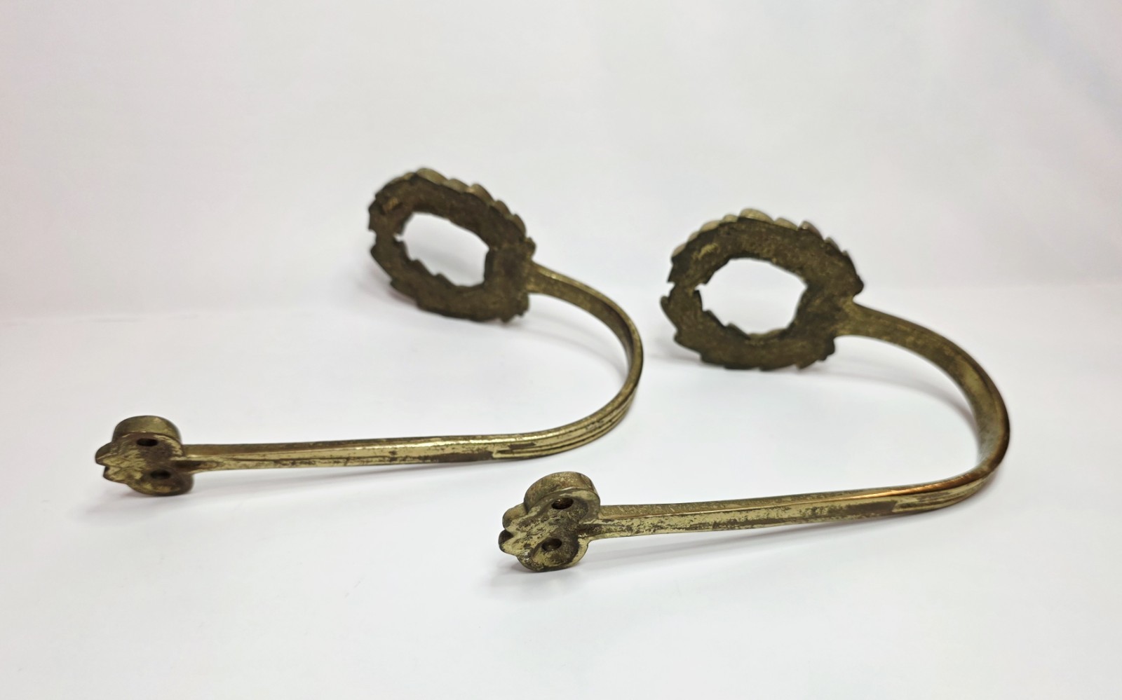 Vintage Gilded Brass Art Deco Laurel Wreath Set of 2 Curtain Tiebacks Holders