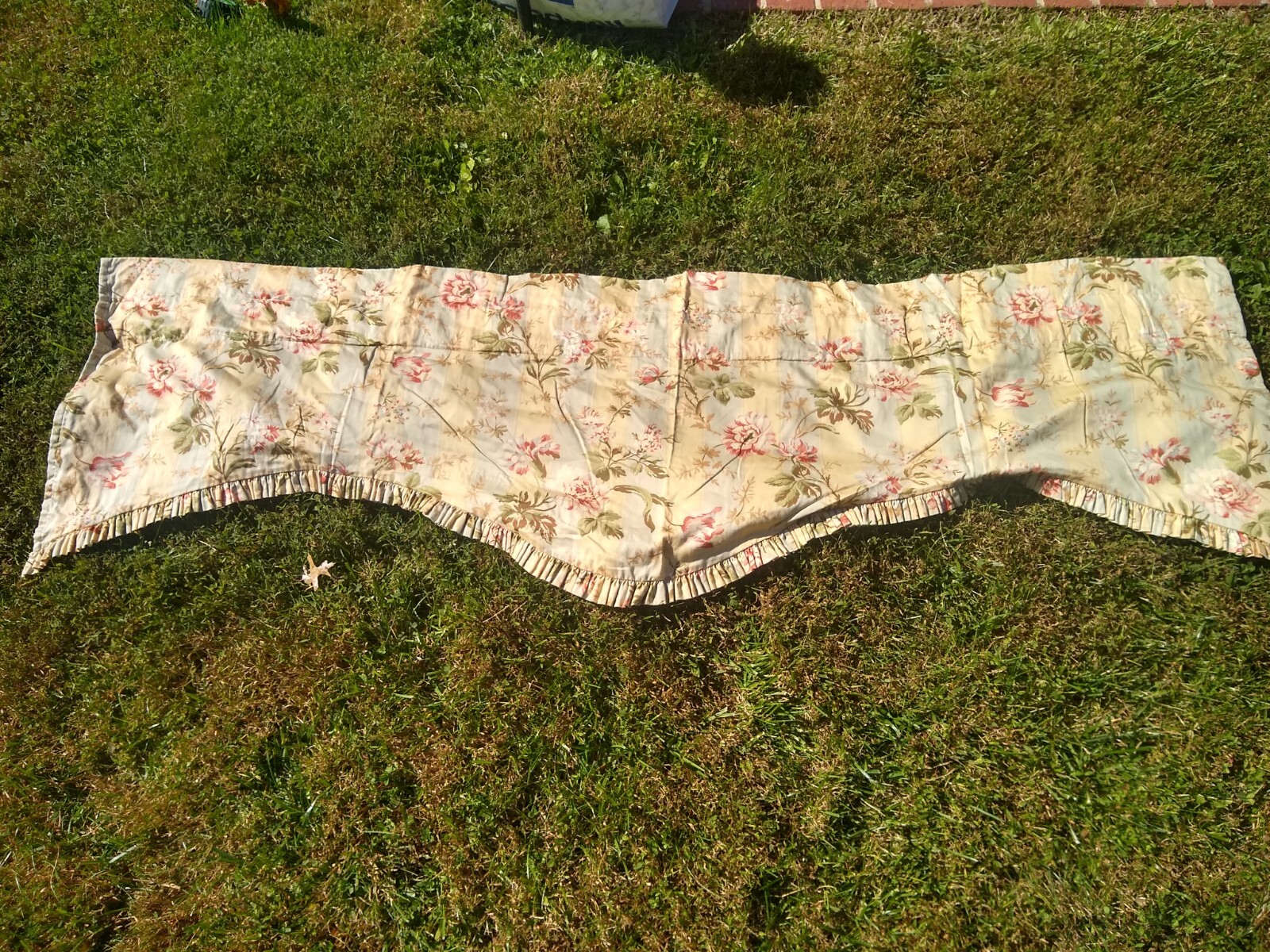 Waverly Amelia Floral Stripe Ruffle Scalloped Window Valance 72″ x 21.5″ Blue