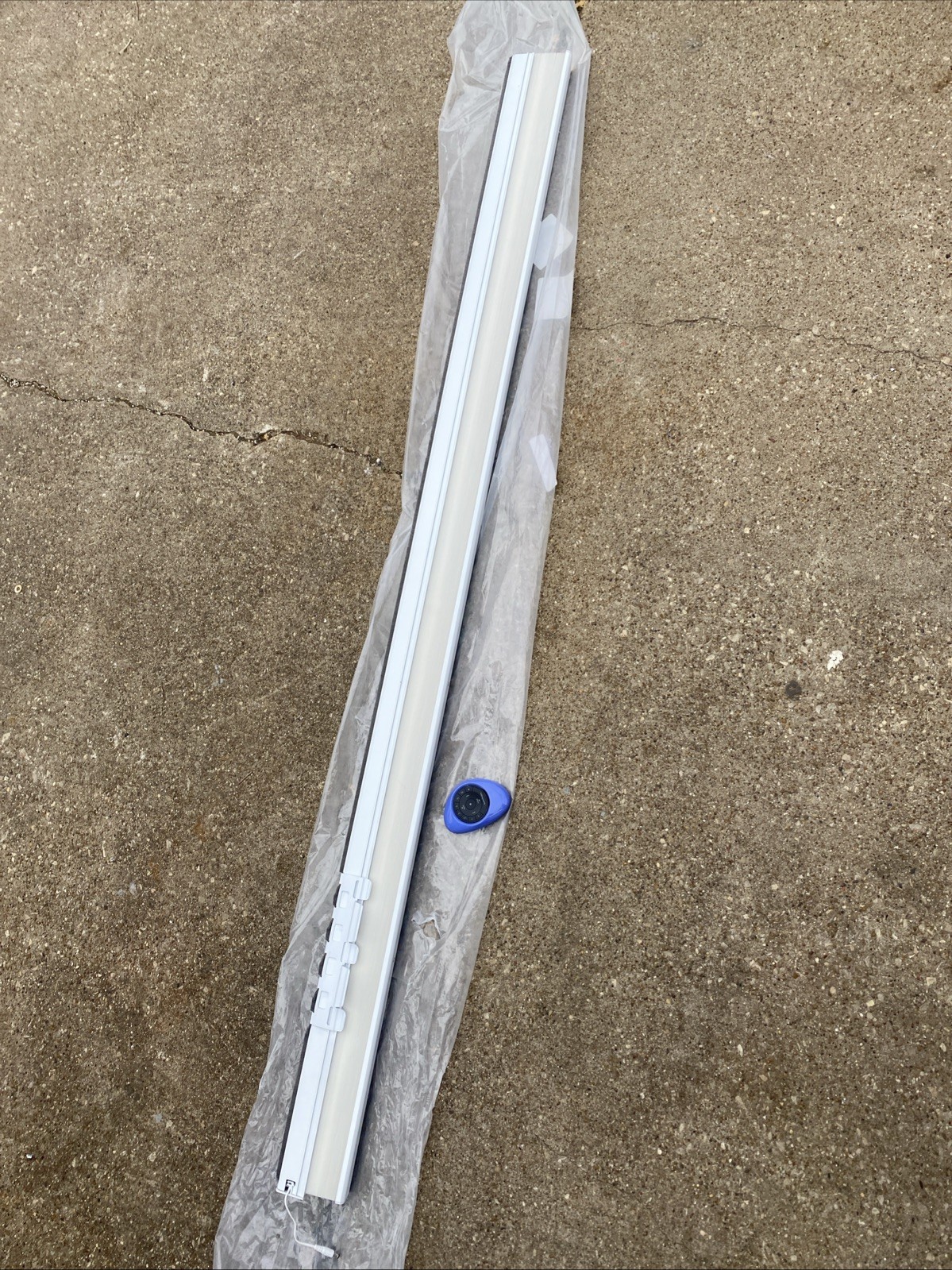 Hunter Douglas Custom Rods And Draperies Motorized Shade. 71.25″ 58.75” WHITE