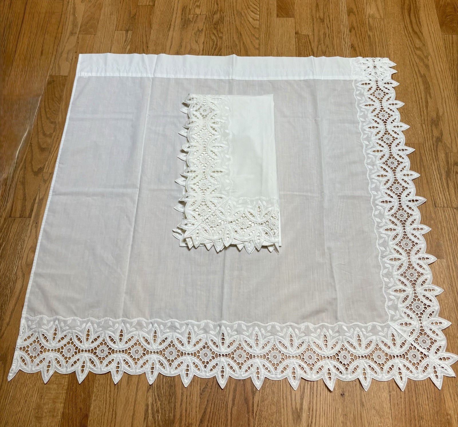 2 Vintage Filigree Eyelet Lace Edged Ivory Cafe Curtain Panels Cottage Country