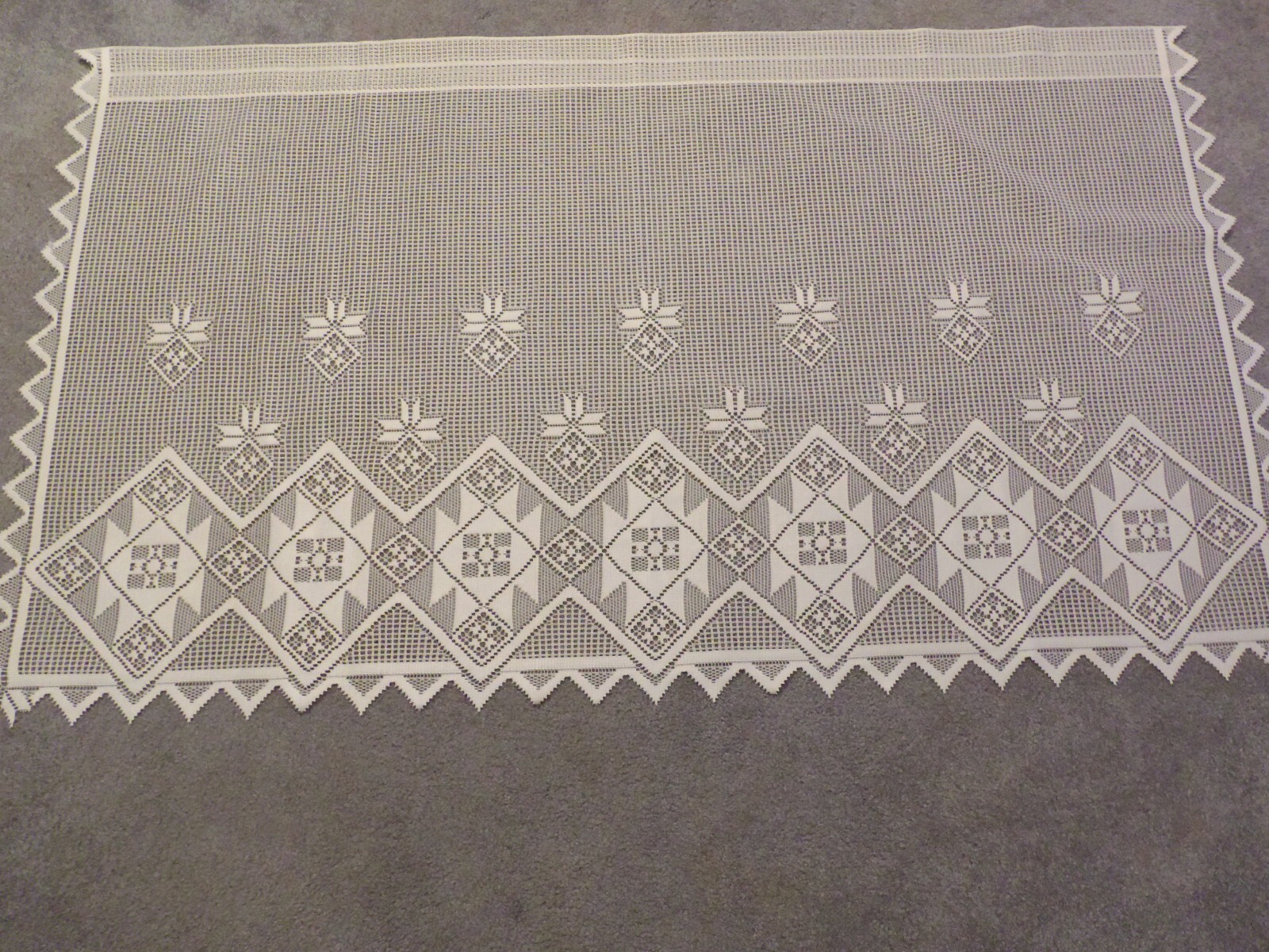 Window Tier Lace Ivory Patchwork Quilt design 60’W x 35’L