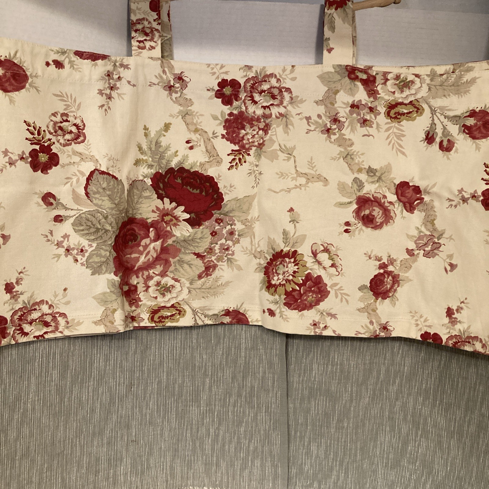 Waverly Garden Room Norfolk Red Rose Floral Tab Top Valance 60″ x 13″