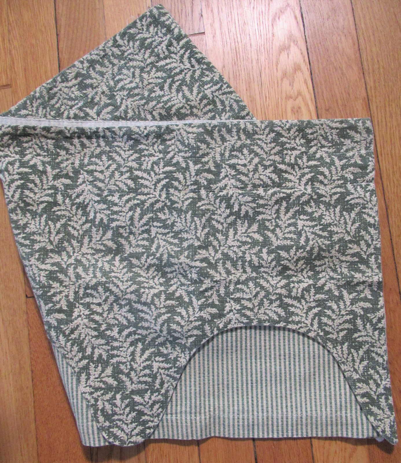 WAVERLY Fernwood Geen & Beige Striped Layered Fairfield Scalloped Valance Cotton