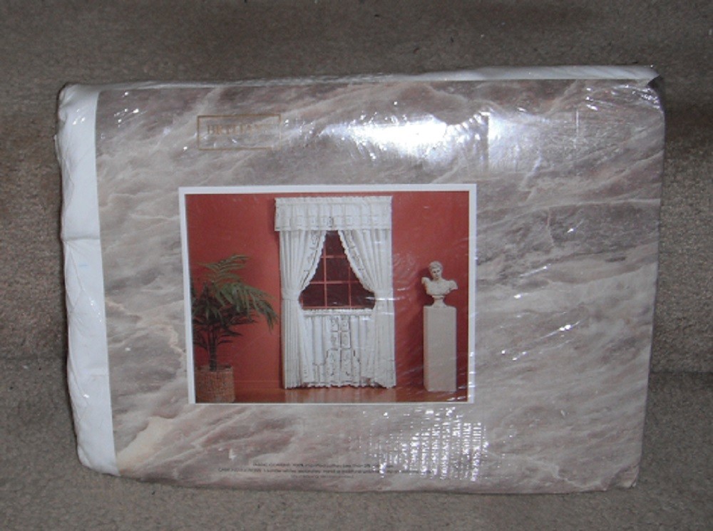 New in Pkg Brittany 5 Pc Eyelet Lace Curtain Set 2 Panels 2 Tie Bks + Valence