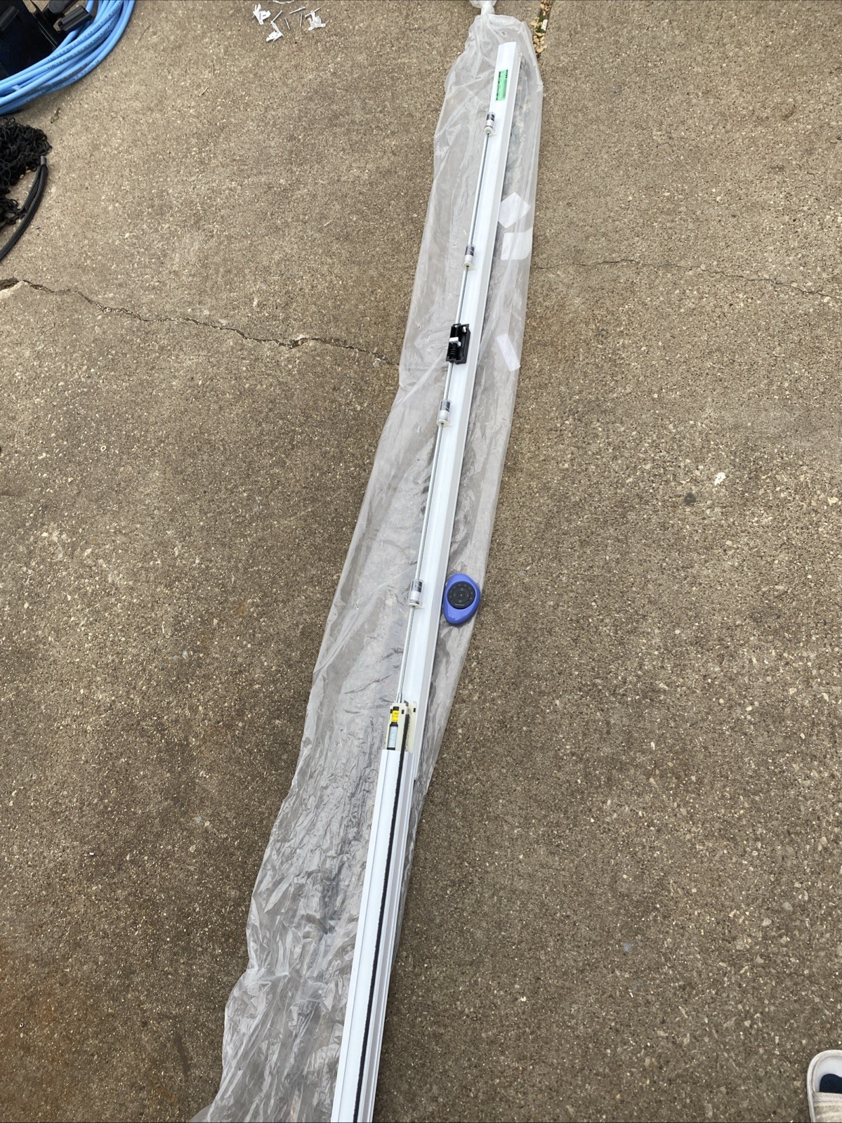 Hunter Douglas Custom Rods And Draperies Motorized Shade. 71.25″ 58.75” WHITE