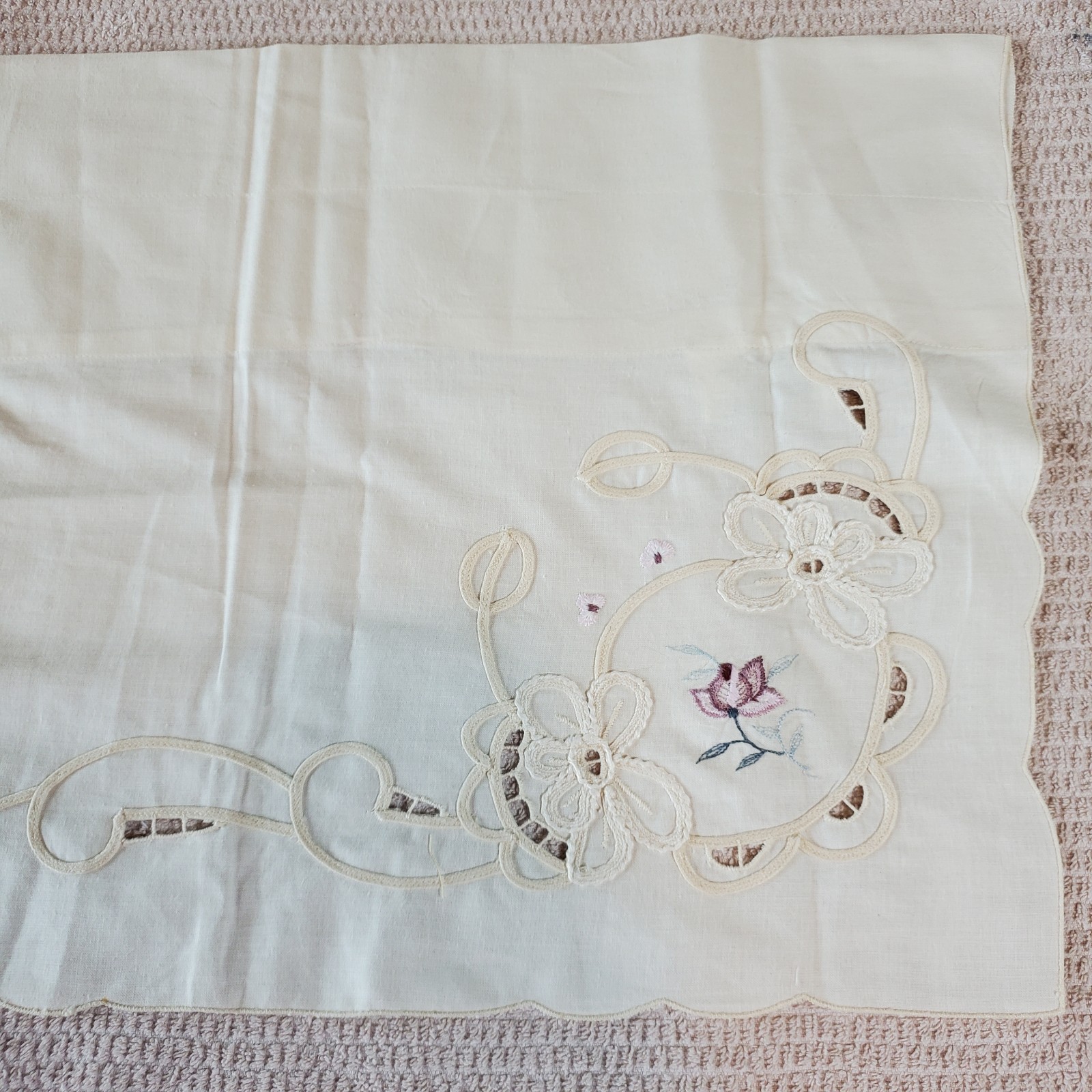 Embroidered floral valance curtain 14.5x 80 Beige w/Purple Embroided Flowers Vtg