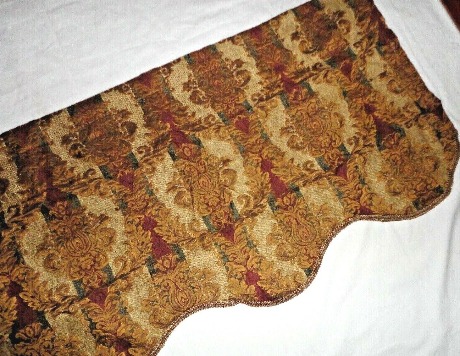 JCP PENNEY RIALTO CHENILLE CAMEL MAROON GOLD FLORAL (1) SCALLOPED VALANCE 52X22