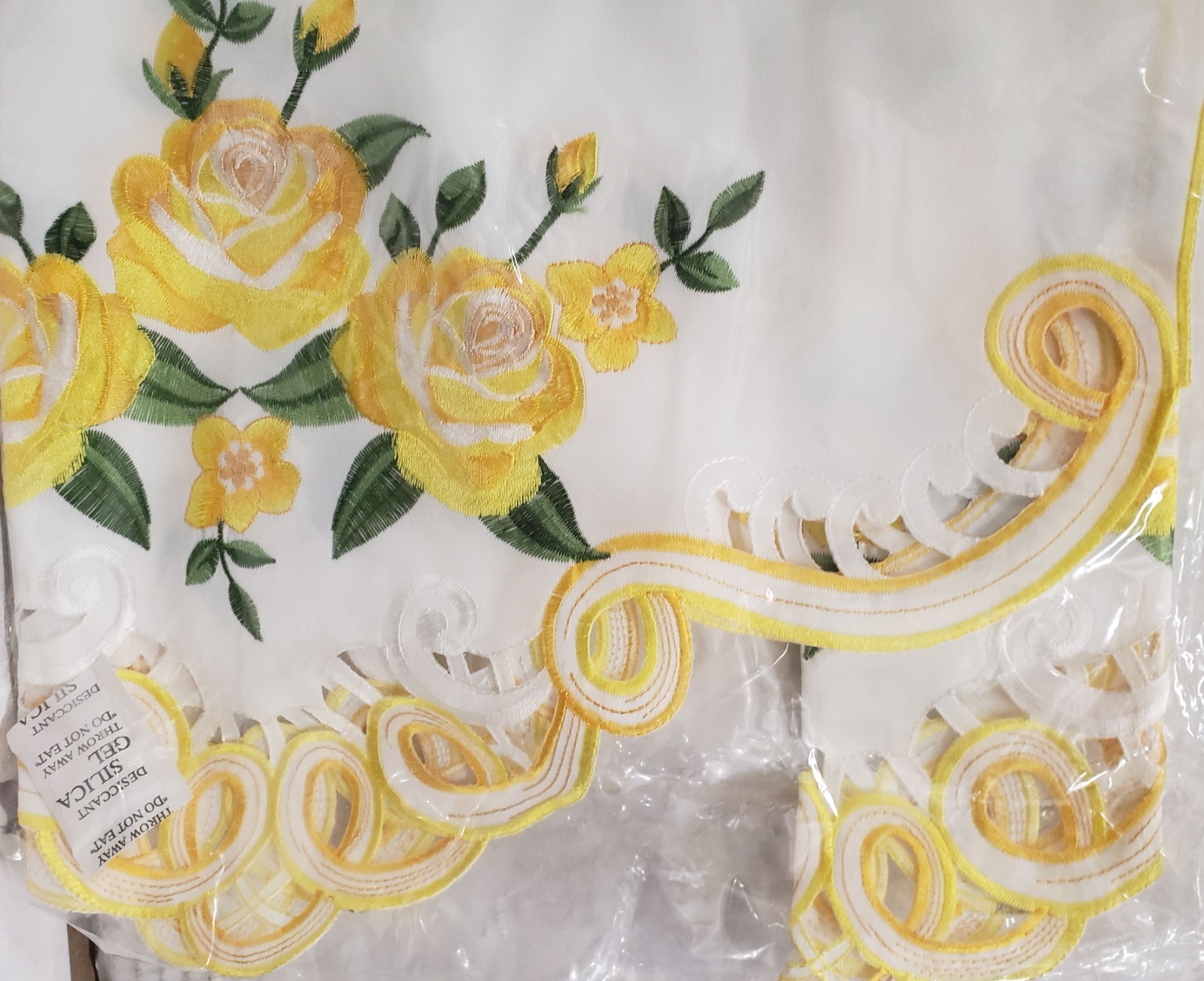 1 Embroidered Cut-out Window Valance (17″Lx58″W) SPRING FLOWERS,YELLOW ROSES, CE