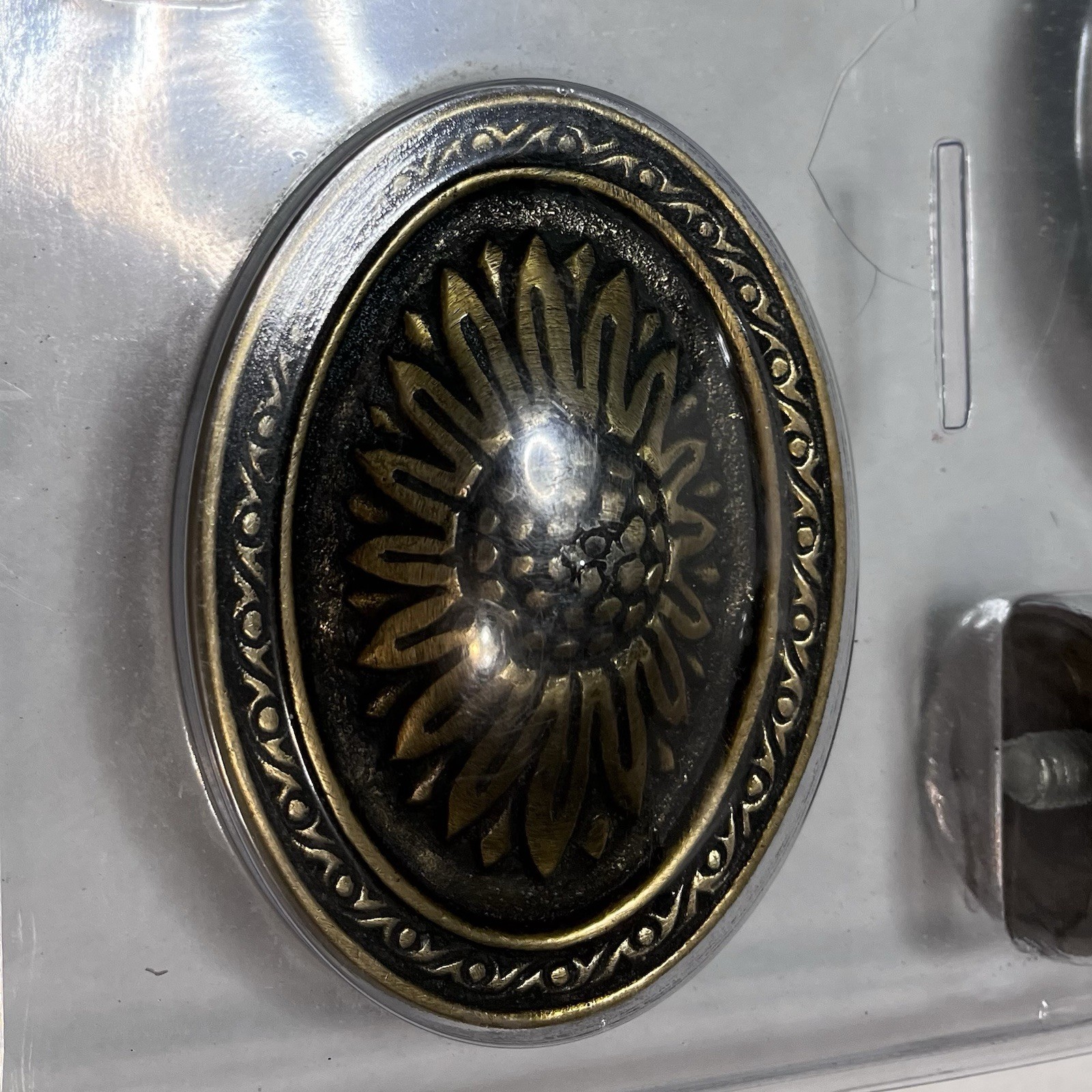2 Antique Gold Colored Oval Sunflower Drapery Tie backs 2003 Vintage Sealed