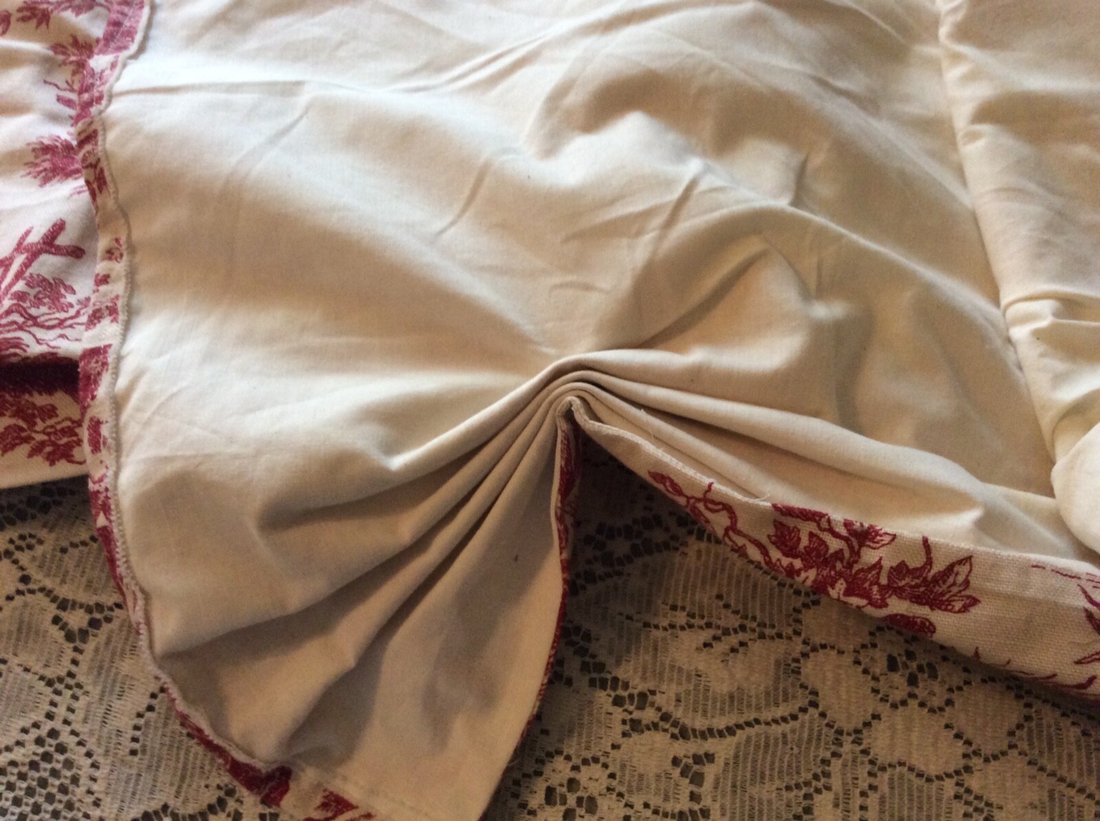 Waverly Curtain Custom Made Valance Red Toile Country Life 25″ x 46″ Unfinished