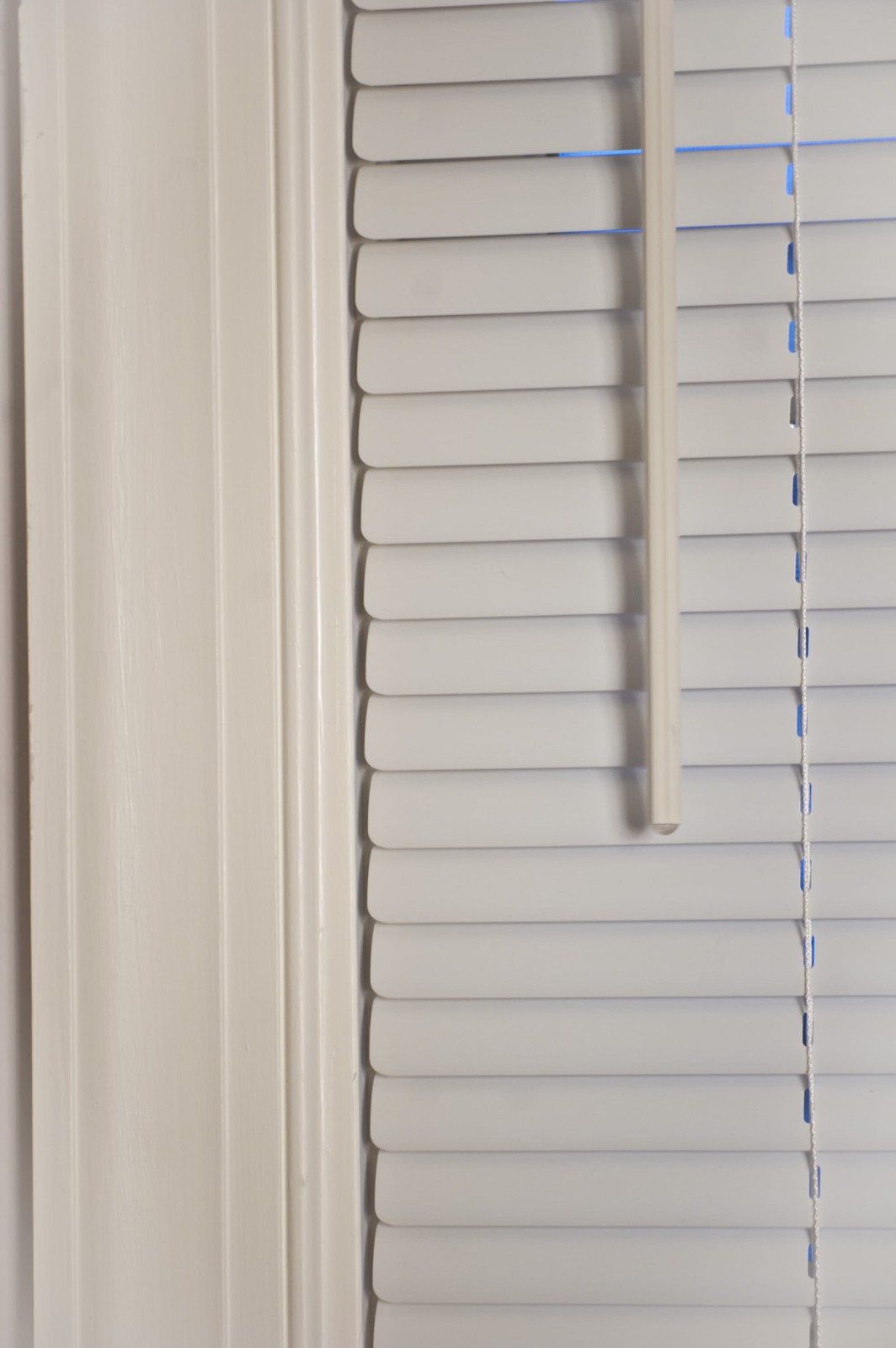 1″ Cordless Vinyl Light Filtering Mini Blind, White, 39″W x 64″L, 1-Piece