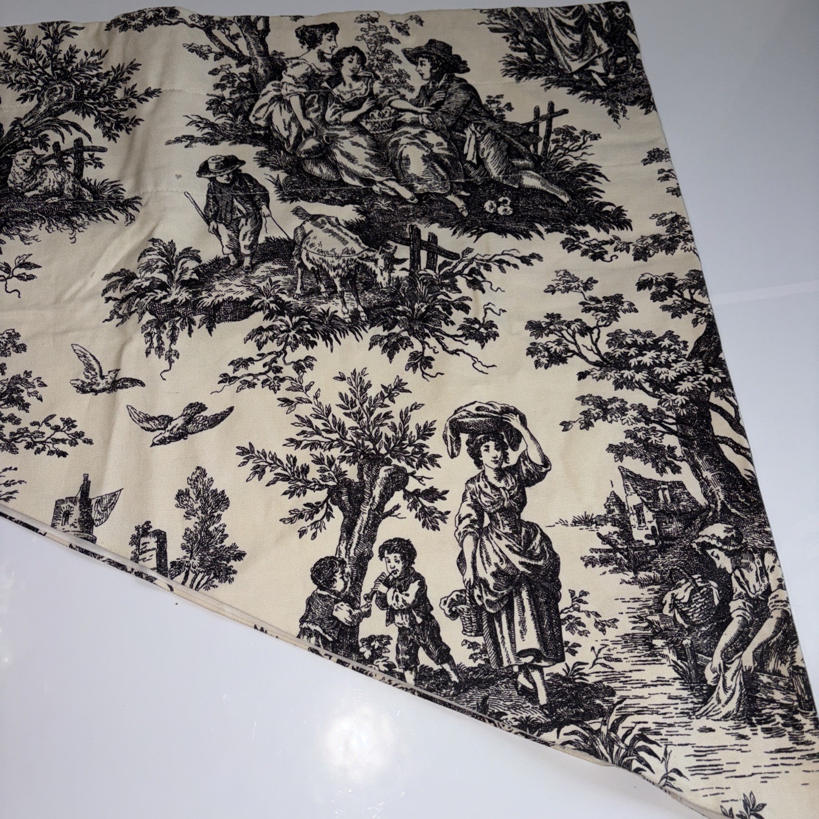 Waverly Country Life Black Toile Ascot Valance w/ Tassel 52”