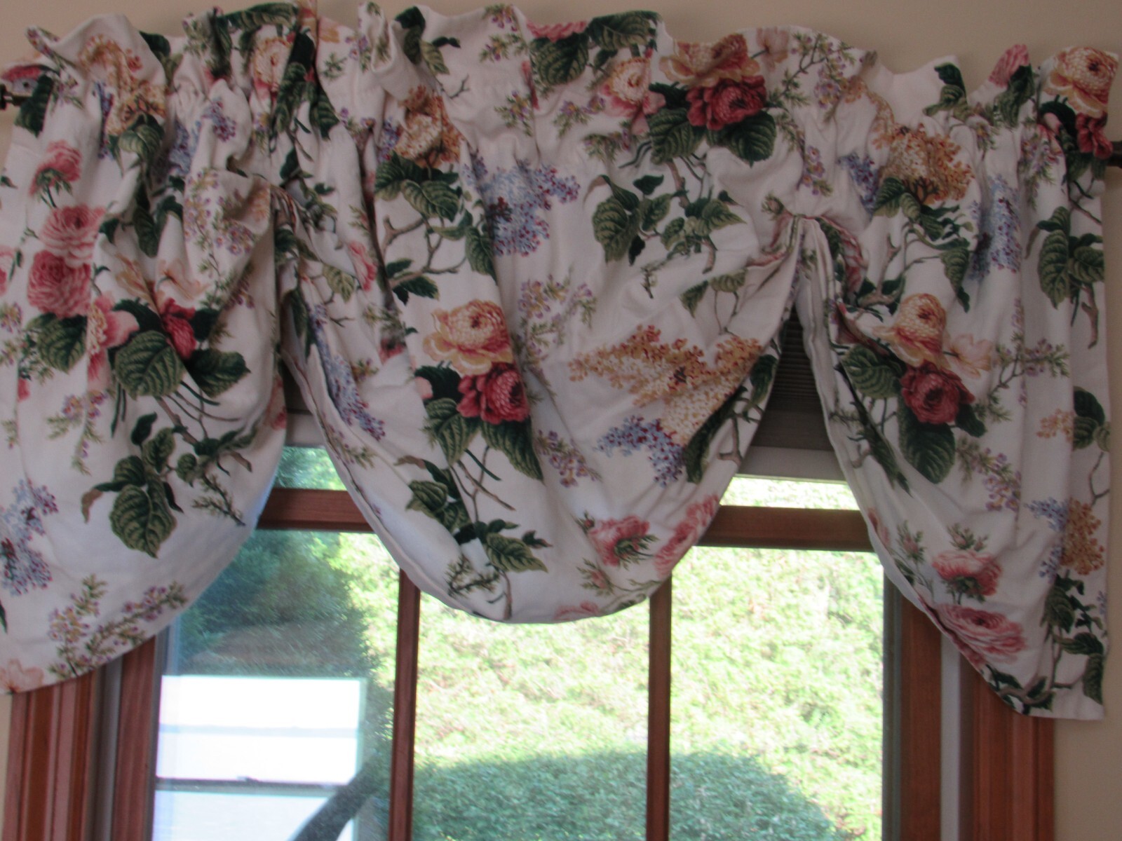 WAVERLY FLORAL TUCKED PLEATED VALANCE HYDRANGEAS CABBAGE ROSES PINKS LAVENDER