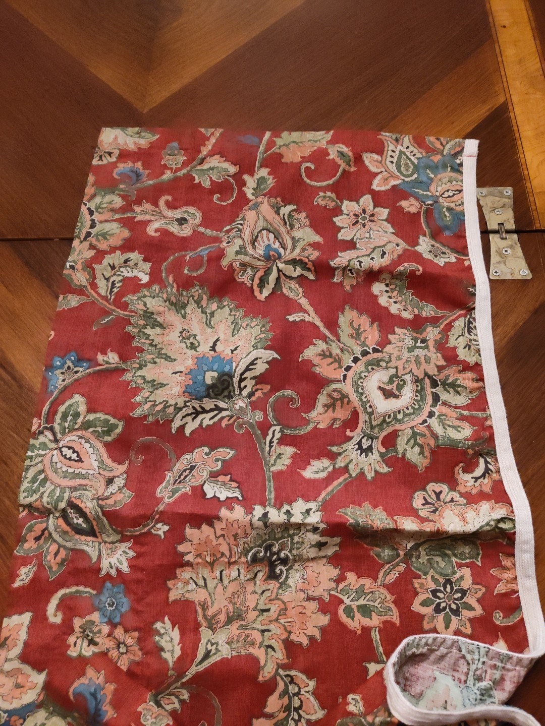 Ralph Lauren Chaps Annabelle Valance Curtain Red Floral 76″ x 18″ Tan Woven Trim