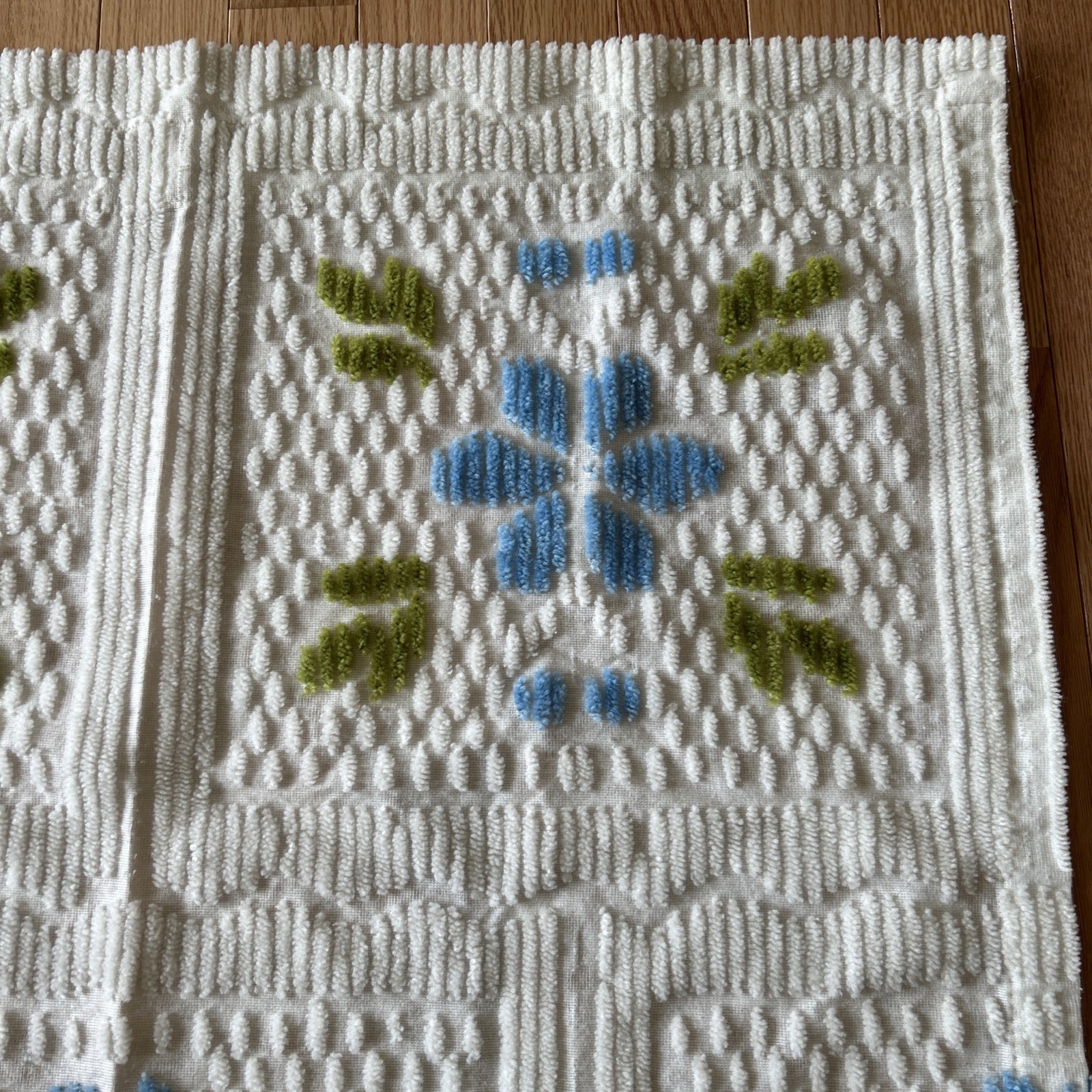 Chenille Valance White Blue Floral Tufted 37”x34” Rare