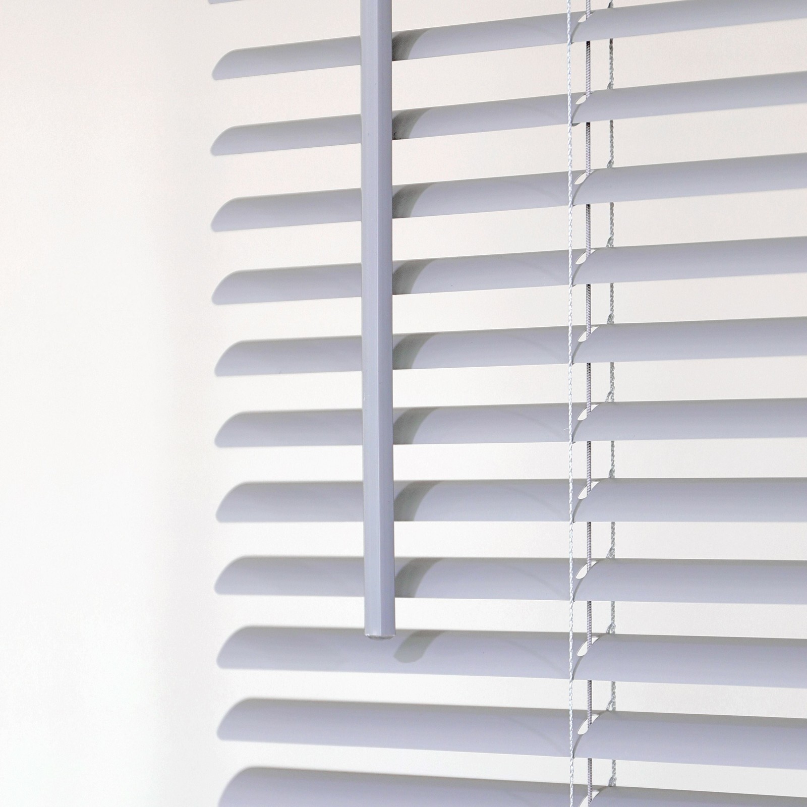 Mainstays 1″ Cordless Vinyl Room Darkening Horizontal Mini Blinds, 34″W x 48″L