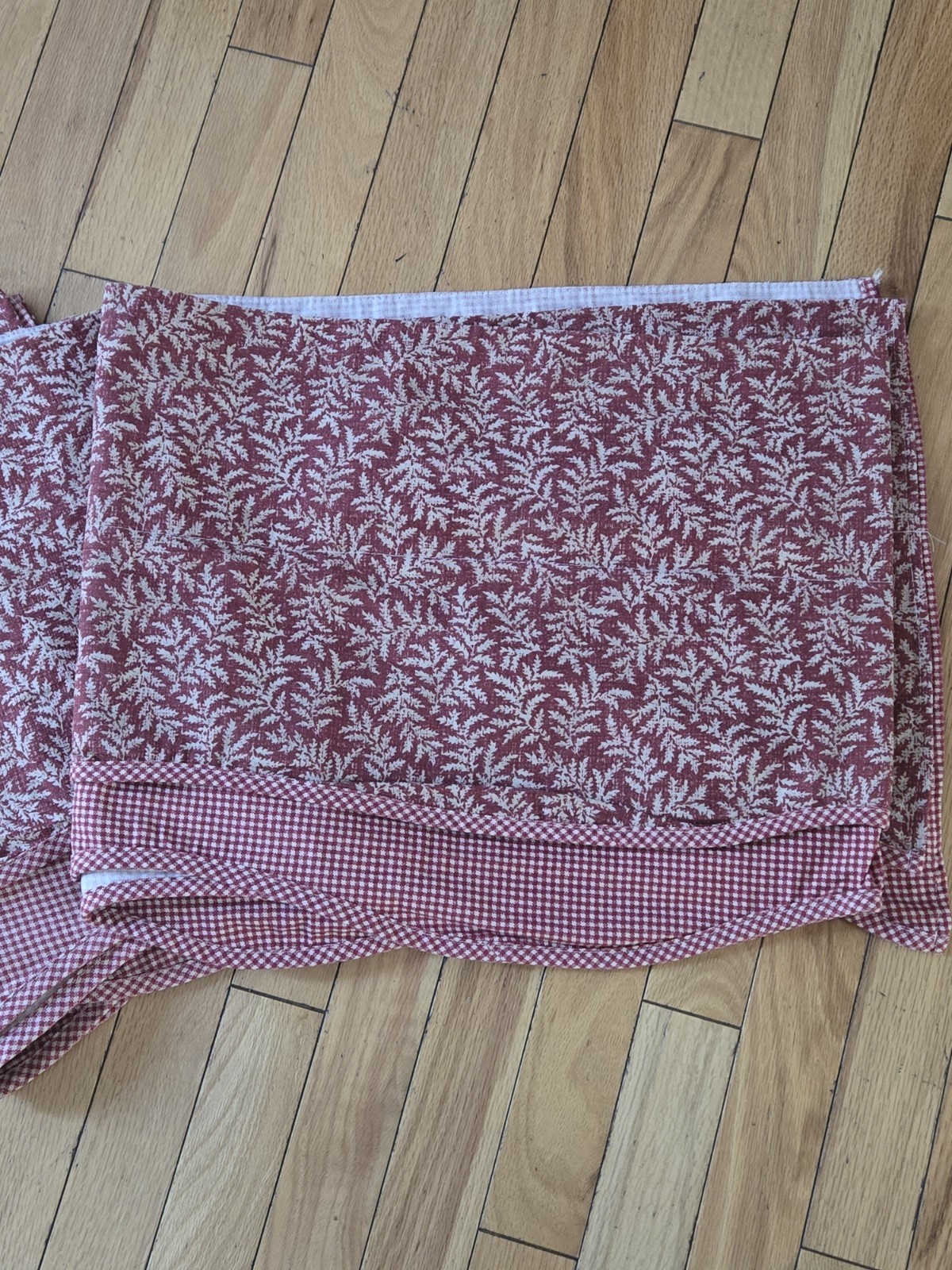 Waverly Red Fernwood Gingham Check Leaves Valance Set 2 Scalloped Edge 15.5×77
