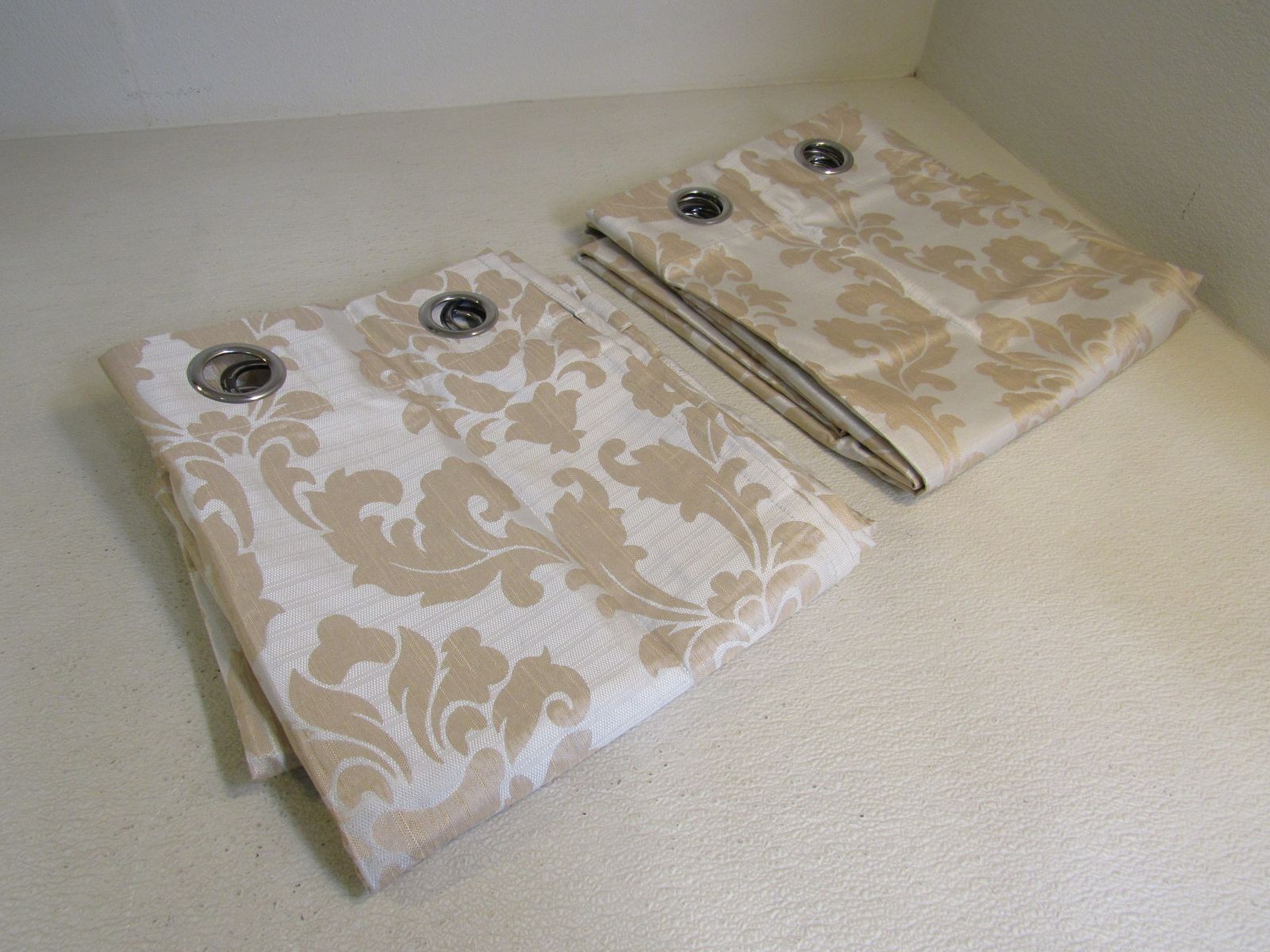 Designer Curtains Lot of 2 84in L x 50in W Cream/Light Beige QC0003 Polyester
