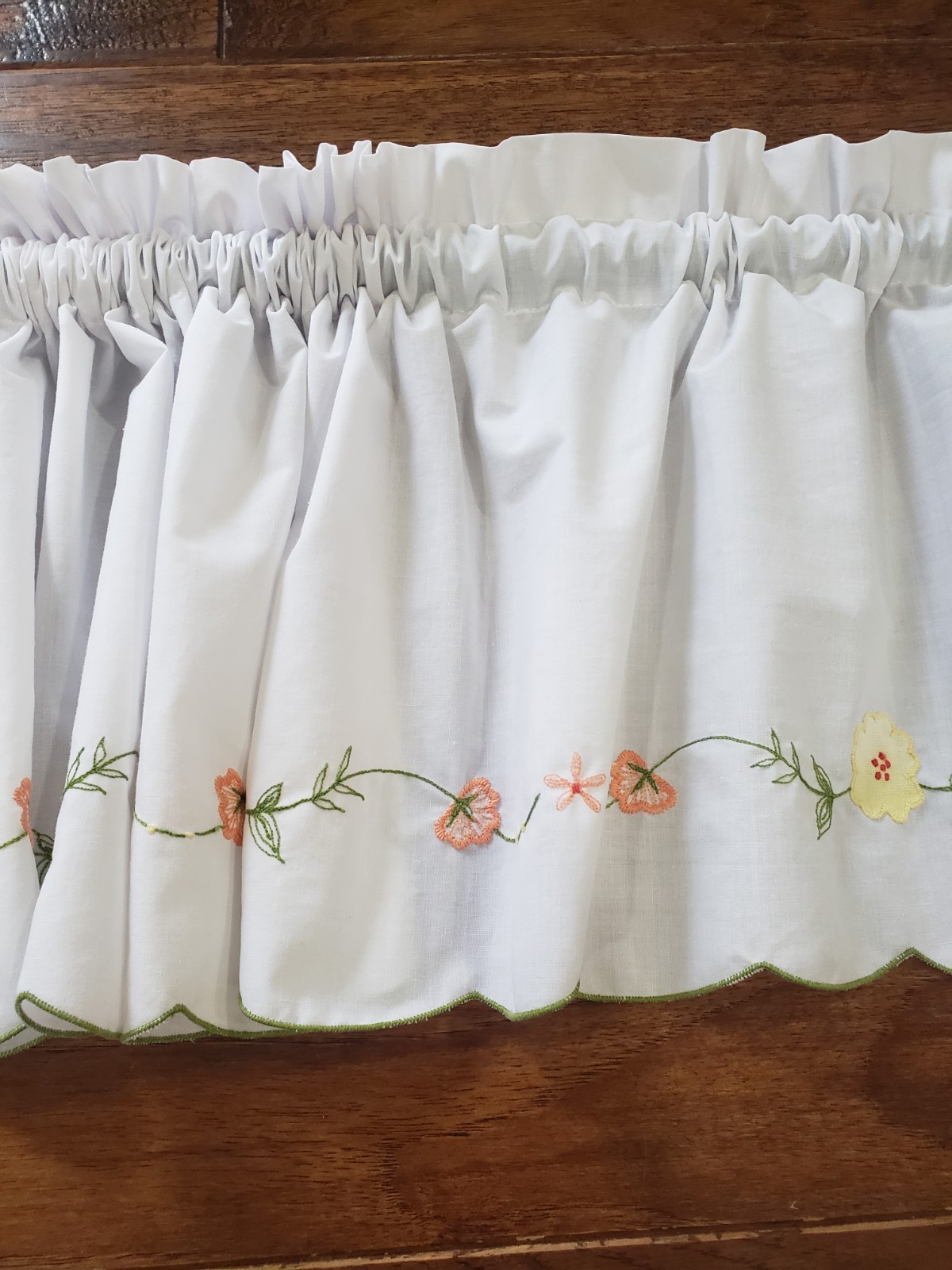 Vintage Embroidered Flower Yellow Orange White Window Valance Scalloped 68 x 11