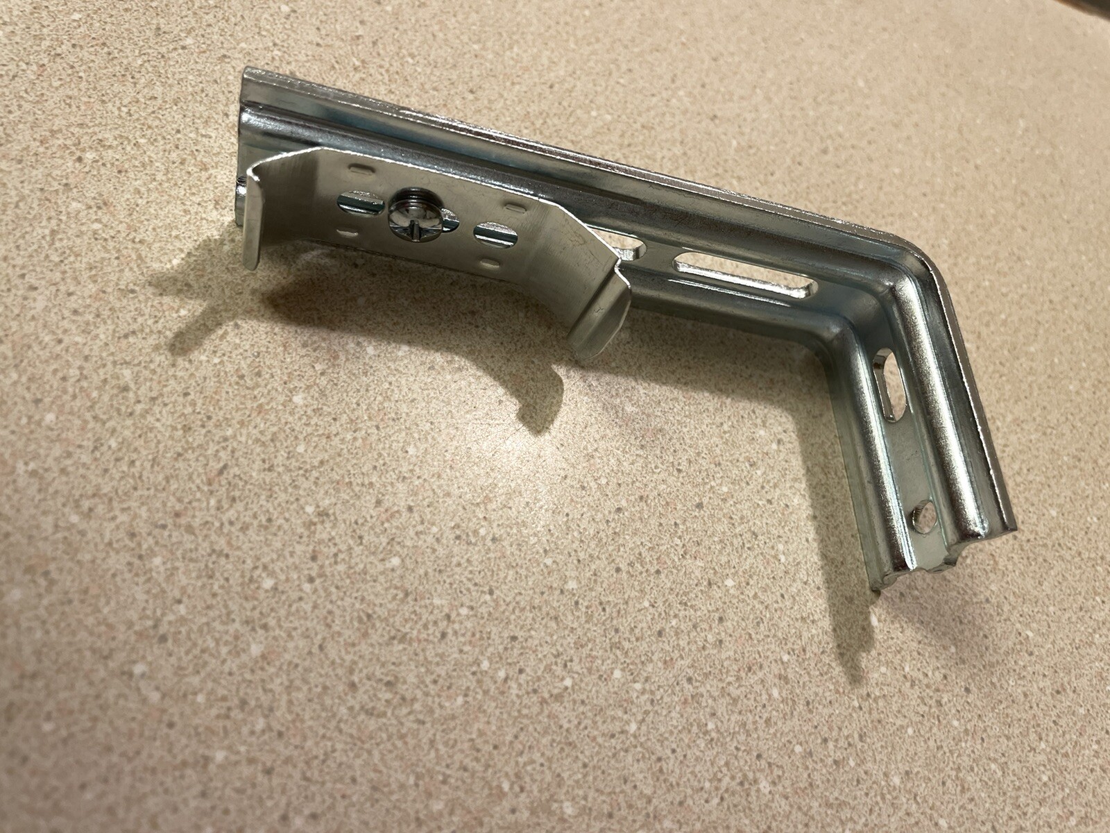 G-71 HEADRAIL VERTICAL BLIND OUTSIDE MOUNT BRACKET: GRABER – NEW – GRABER