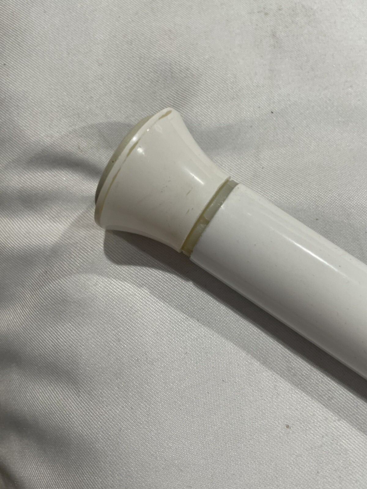 Amazon Basics Adjustable Tension Curtain Rod, 78-108″ White, Classic Finials