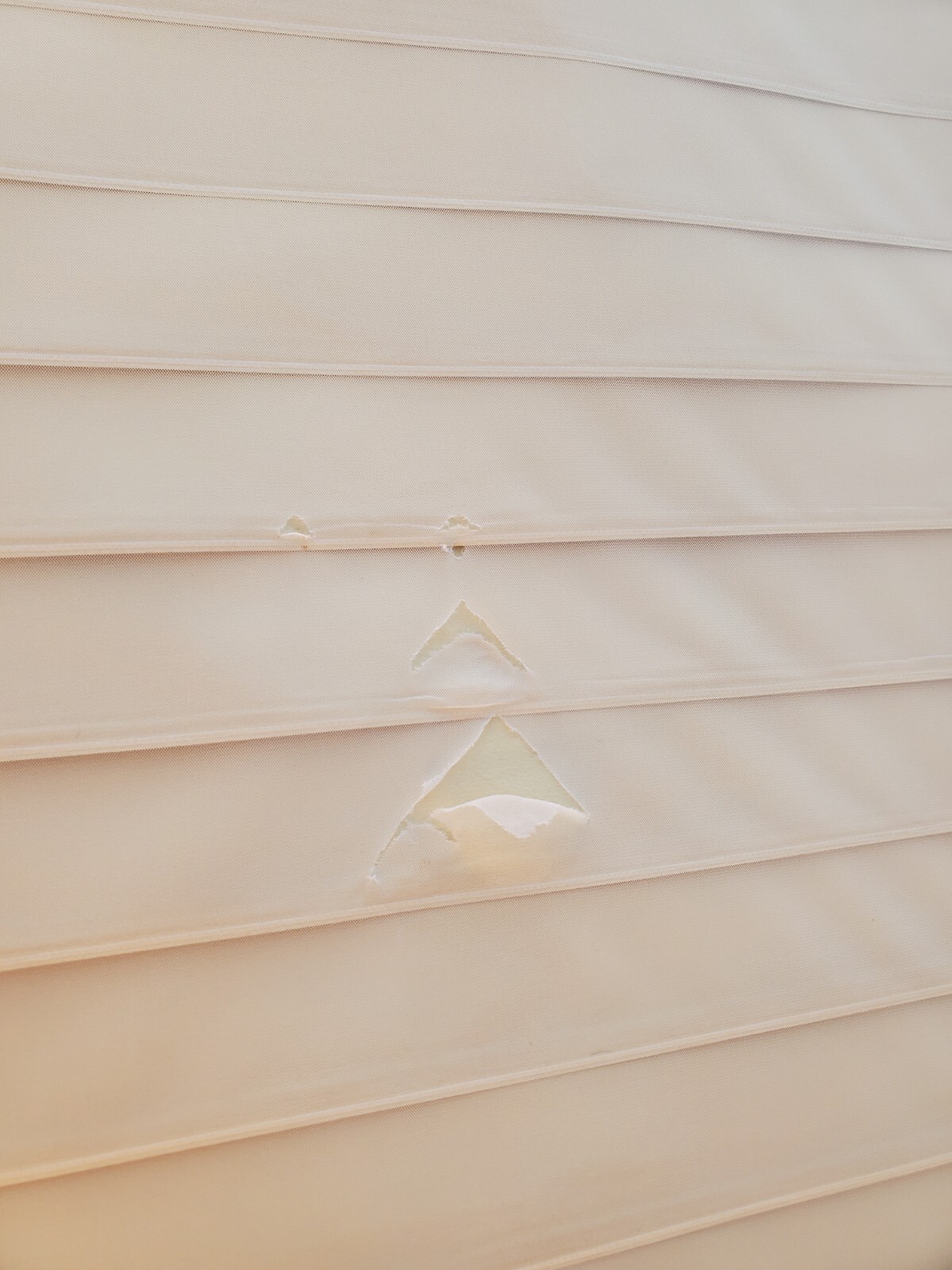 Hunter Douglas silhouette Window Shade 32 inches wide used – with rips