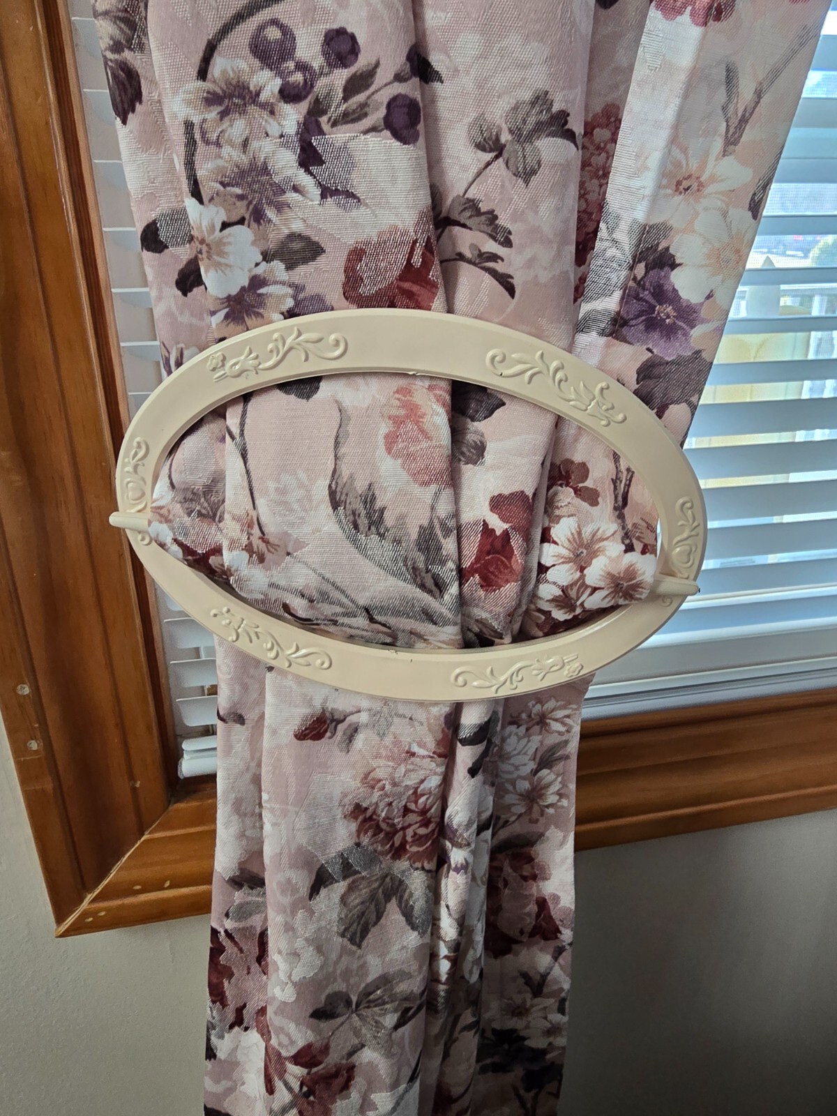 Curtain Tie Backs Set of Eight White 7-1/2 x 5-1/4
