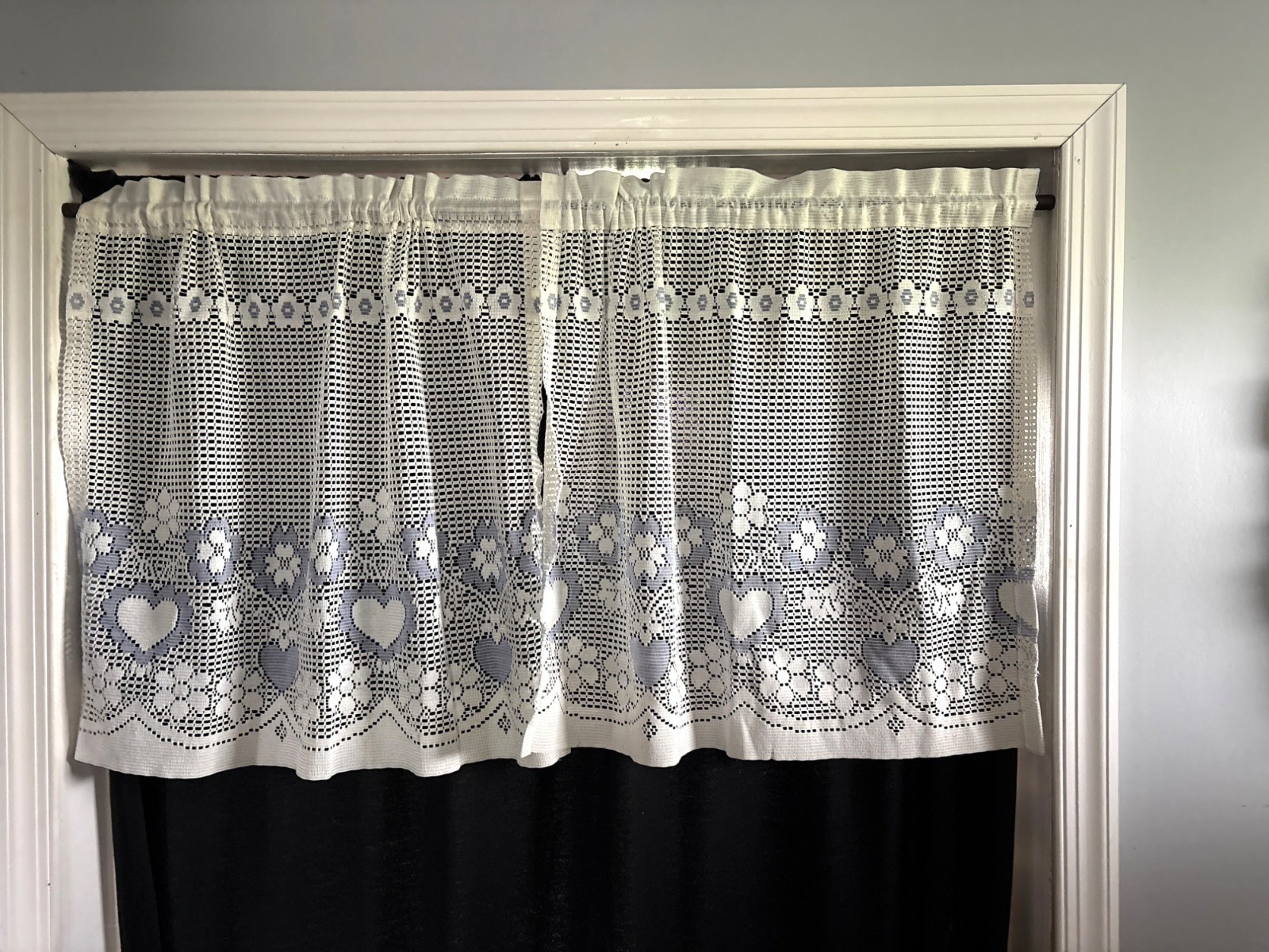 Lace Kitchen Cream & Blue Curtain Valance 27″W X 25″L Hearts Flowers Design