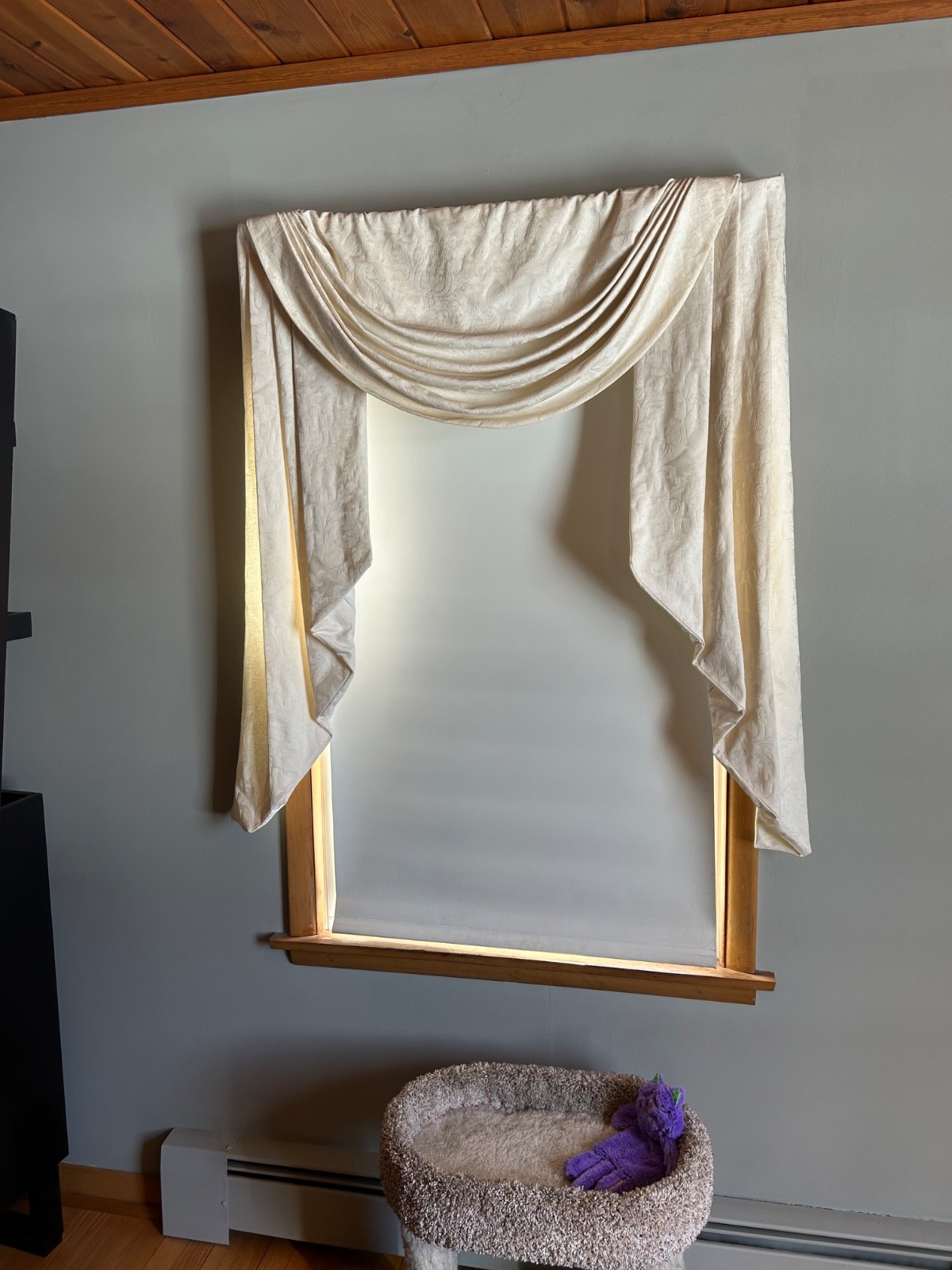 Country Curtains Cream Swag-Jabot Single Window Treatment 45″ Long x 34″ wide