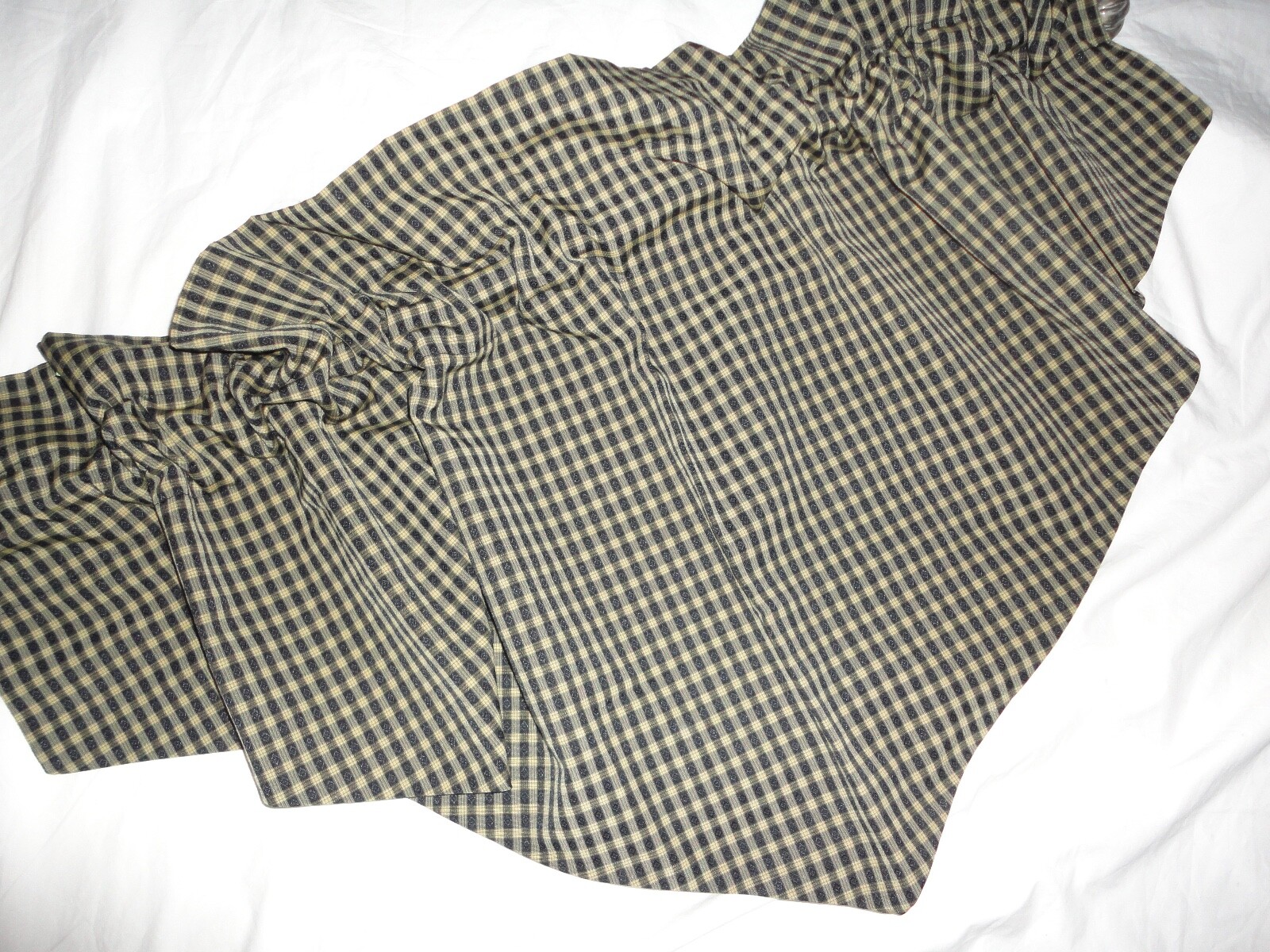 WAVERLY BLACK & TAN CHECK GINGHAM MARQUETTE (1) ASCOT VALANCE 50 X 20