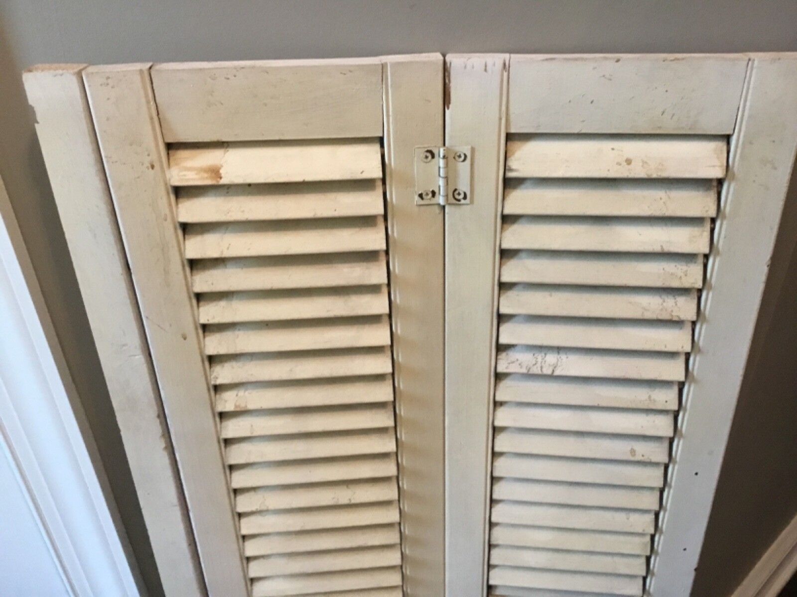 Vtg WINDOW SHUTTER Wooden interior LOUVER Plantation 33.75 Wx 18”T Chippy shabby