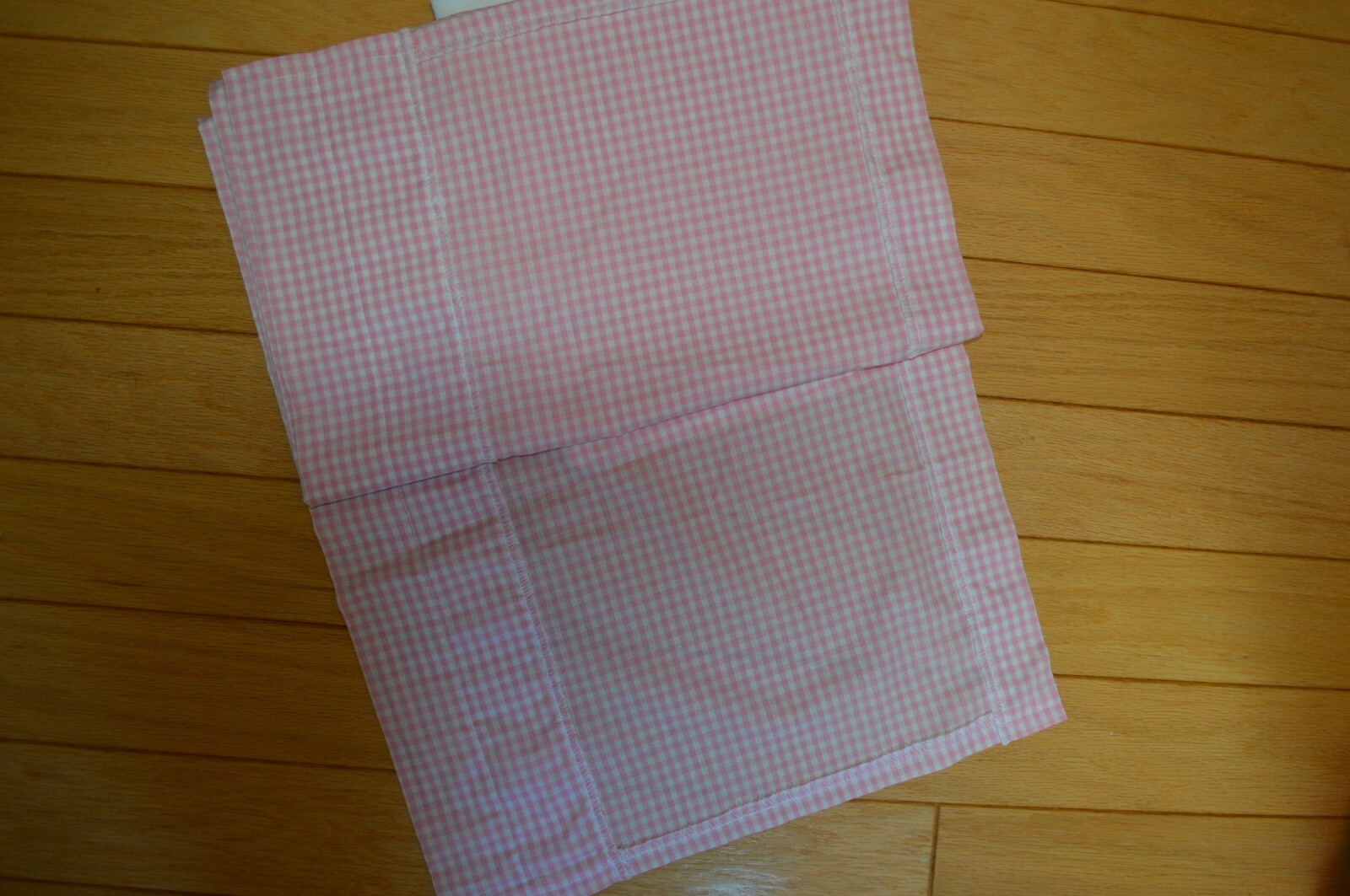 Valance Custom pink and white gingham made by sewhappy children’s Beautiful!