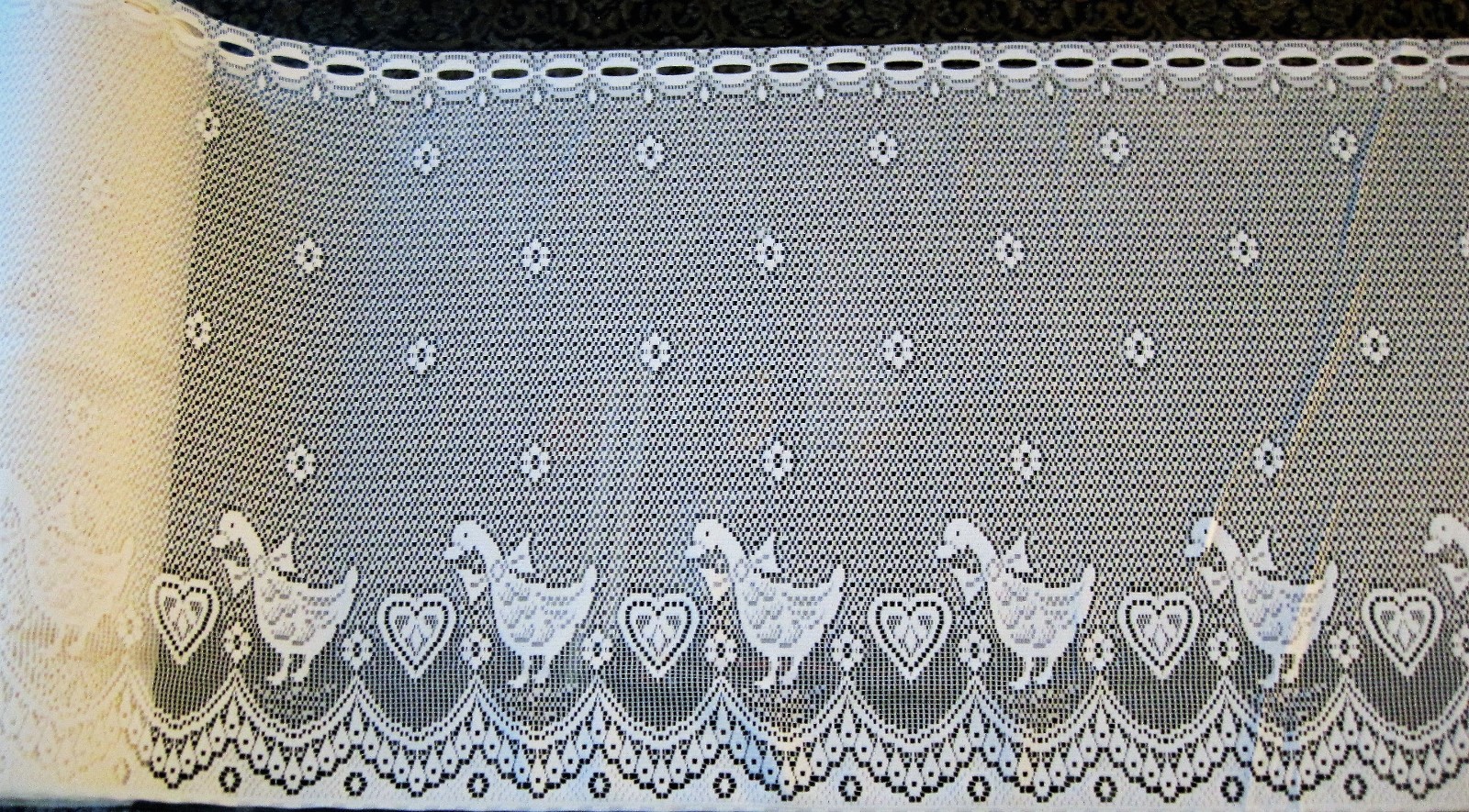 LACE CURTAIN CAFE/TIER STYLE, DUCKS DESIGN, 24″ DROP WIDTH – SOLD BY THE YARD