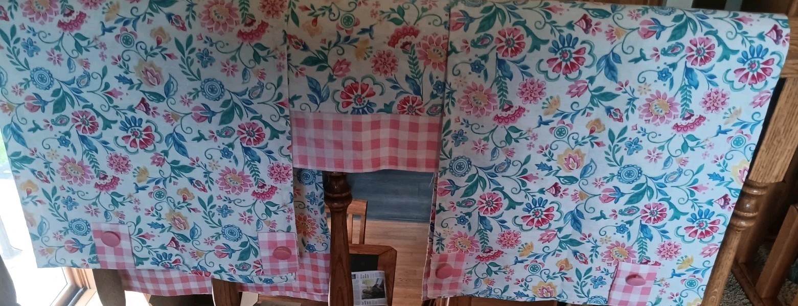 Pioneer Woman Mazie Cafe Cutains 3 Piece Set 60″ Wide Pink Floral Flowers