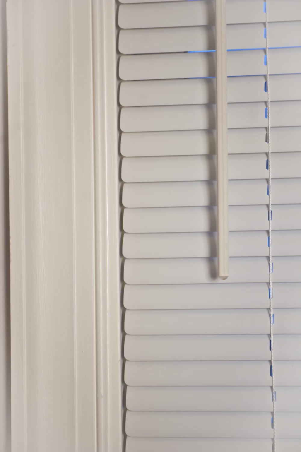 1″ Cordless Vinyl Light Filtering Mini Blinds, 1-Piece, White, 43″ W x 64″ L