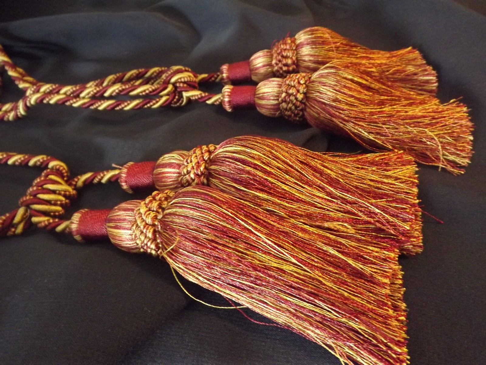 pr tie backs TWISTED ROPE & TASSEL DRAPERY 25″ SPAN (20″ long) BURGANDY & GOLD
