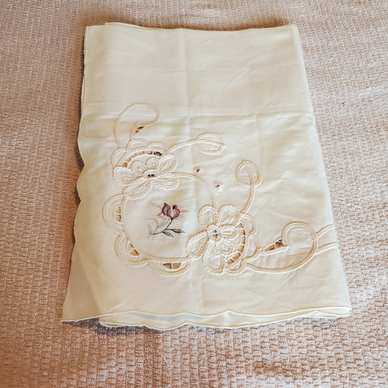 Embroidered floral valance curtain 14.5x 80 Beige w/Purple Embroided Flowers Vtg