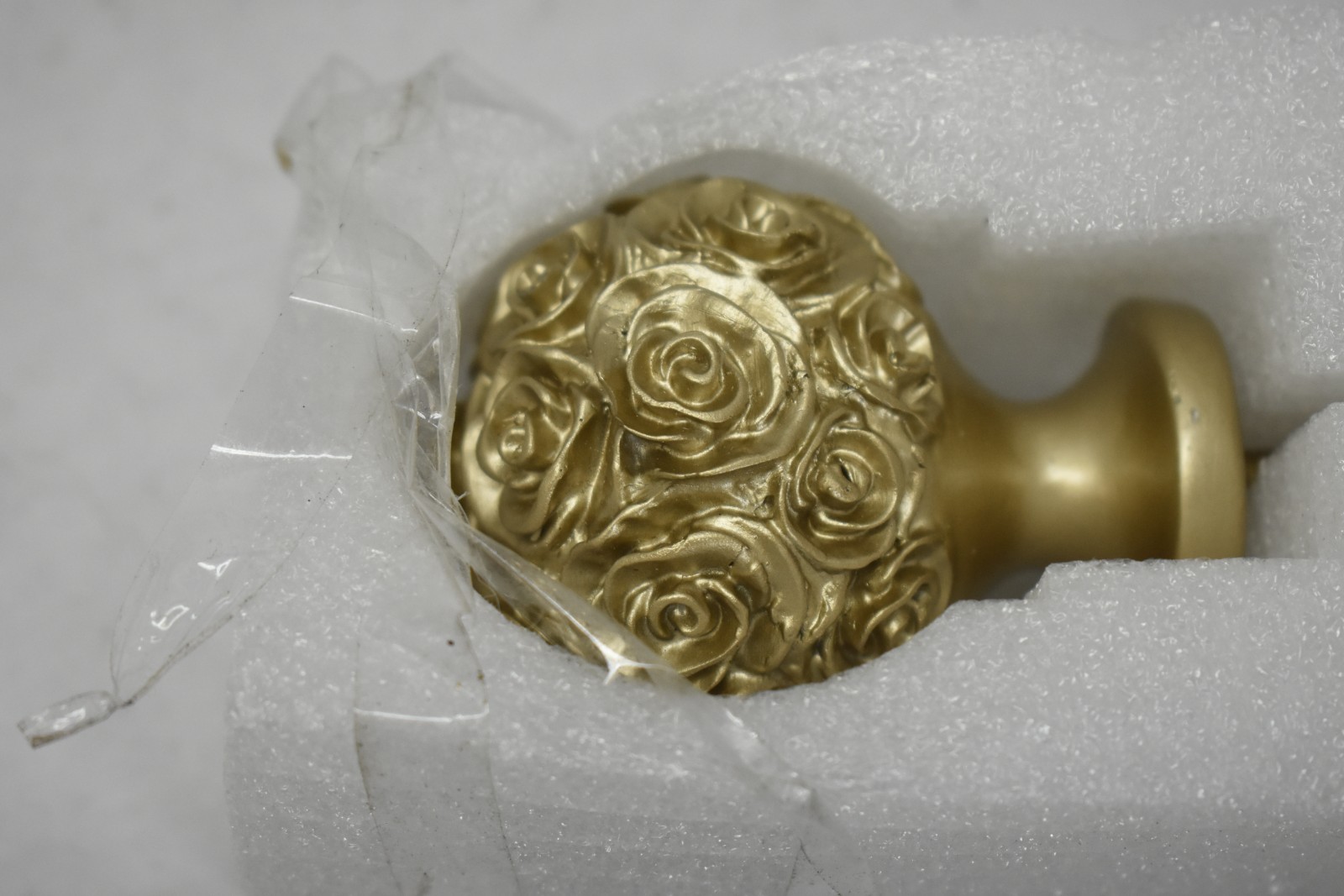 Fancy Pair of Decorative Curtain Rod Finials Gold Finish Roses Curtain Rod